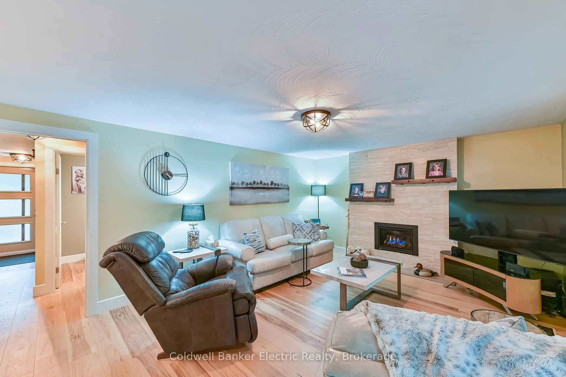 Photo 16 of 872 Cumberland Avenue, Peterborough, Northcrest Ward 5 — HOMEH
