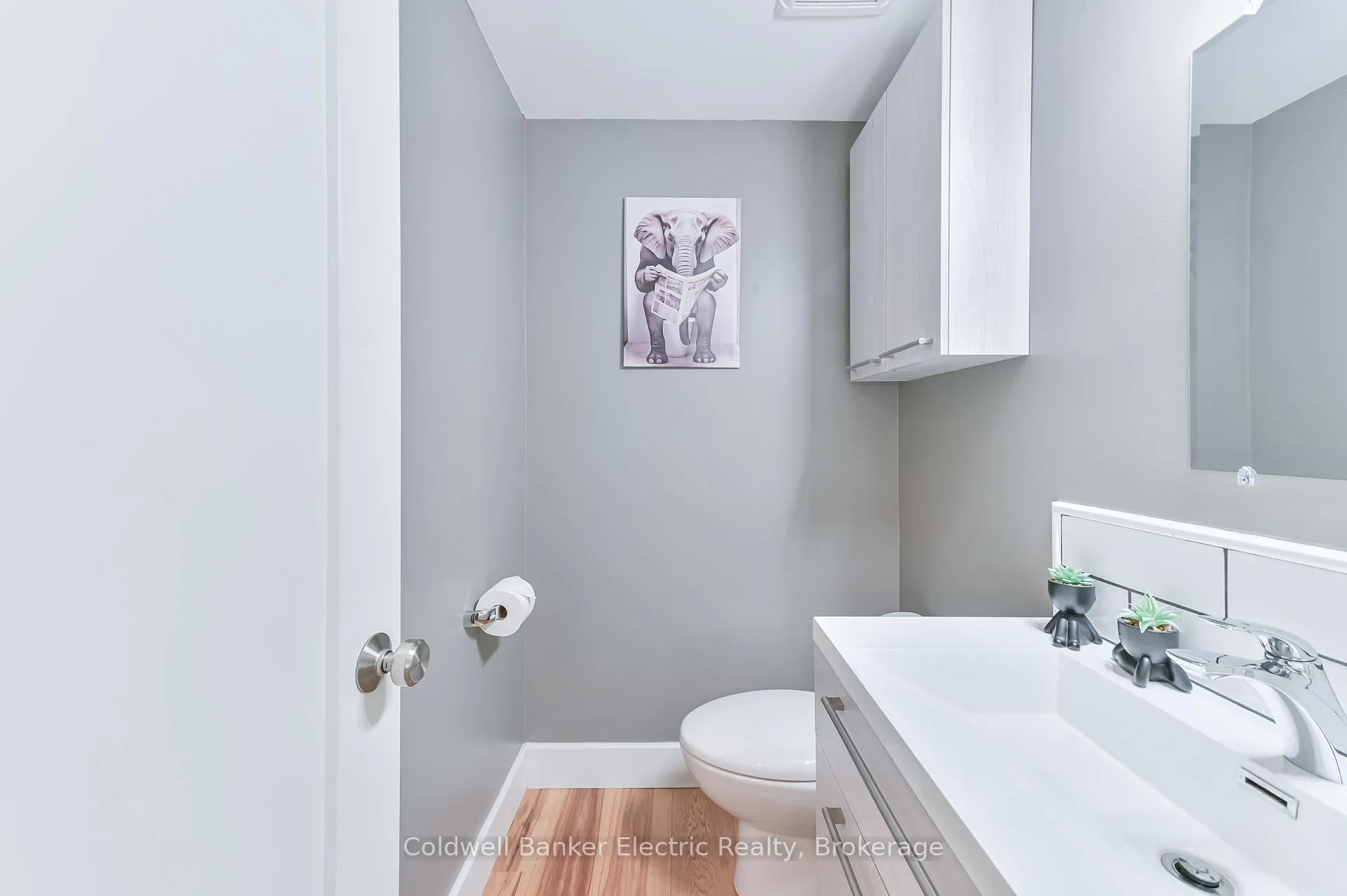Photo 17 of 872 Cumberland Avenue, Peterborough, Northcrest Ward 5 — HOMEH