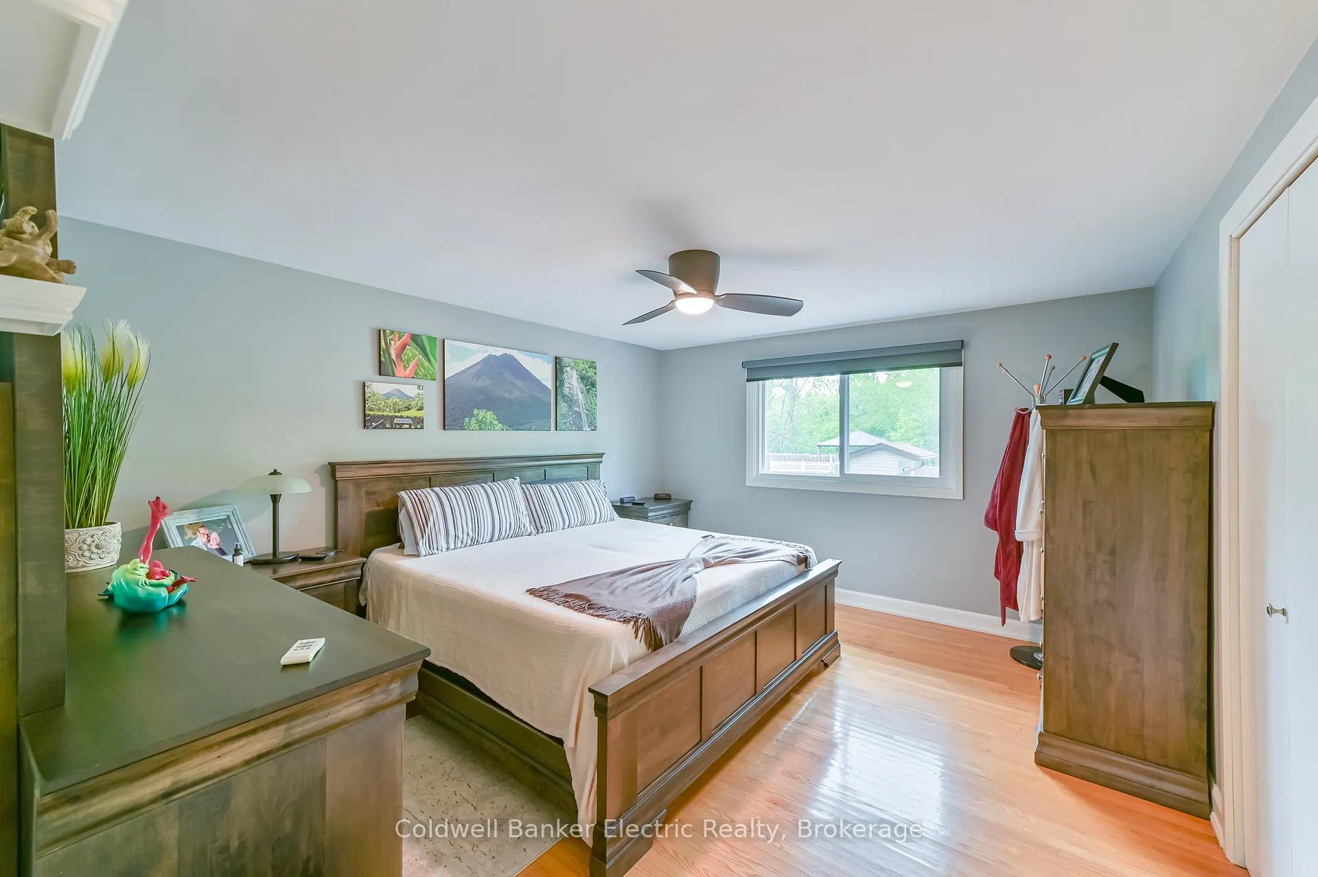 Photo 20 of 872 Cumberland Avenue, Peterborough, Northcrest Ward 5 — HOMEH