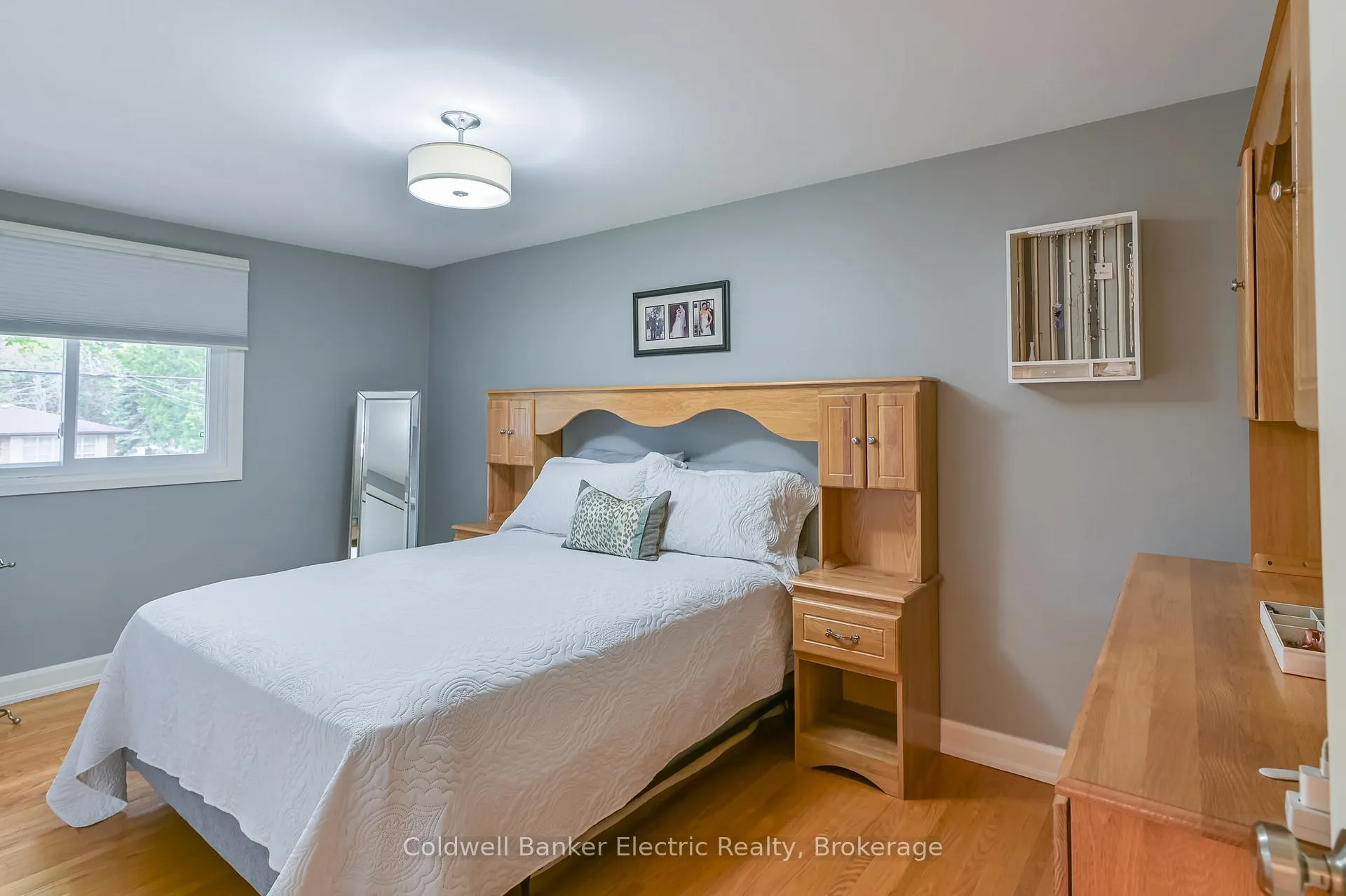 Photo 22 of 872 Cumberland Avenue, Peterborough, Northcrest Ward 5 — HOMEH