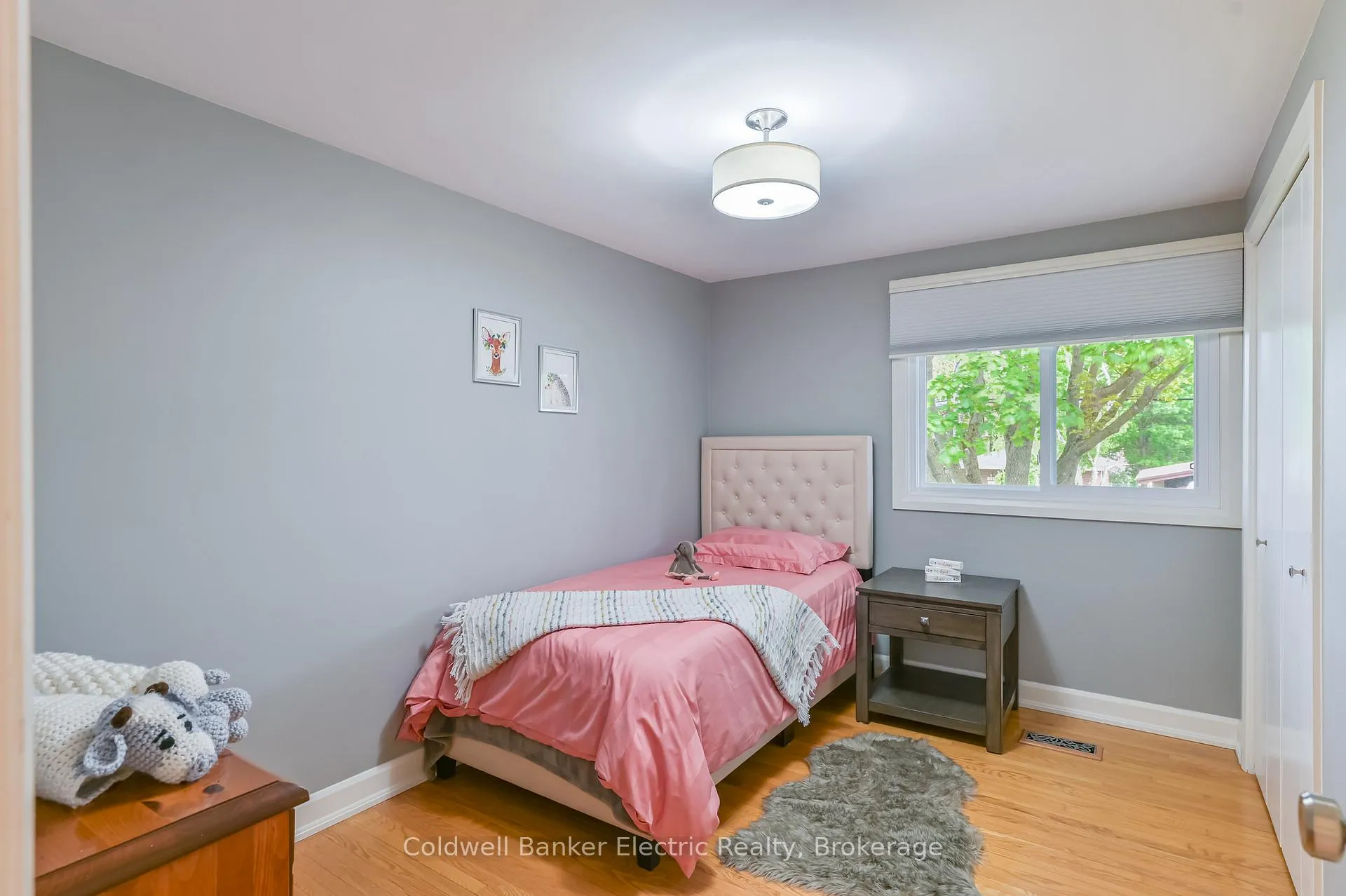 Photo 23 of 872 Cumberland Avenue, Peterborough, Northcrest Ward 5 — HOMEH