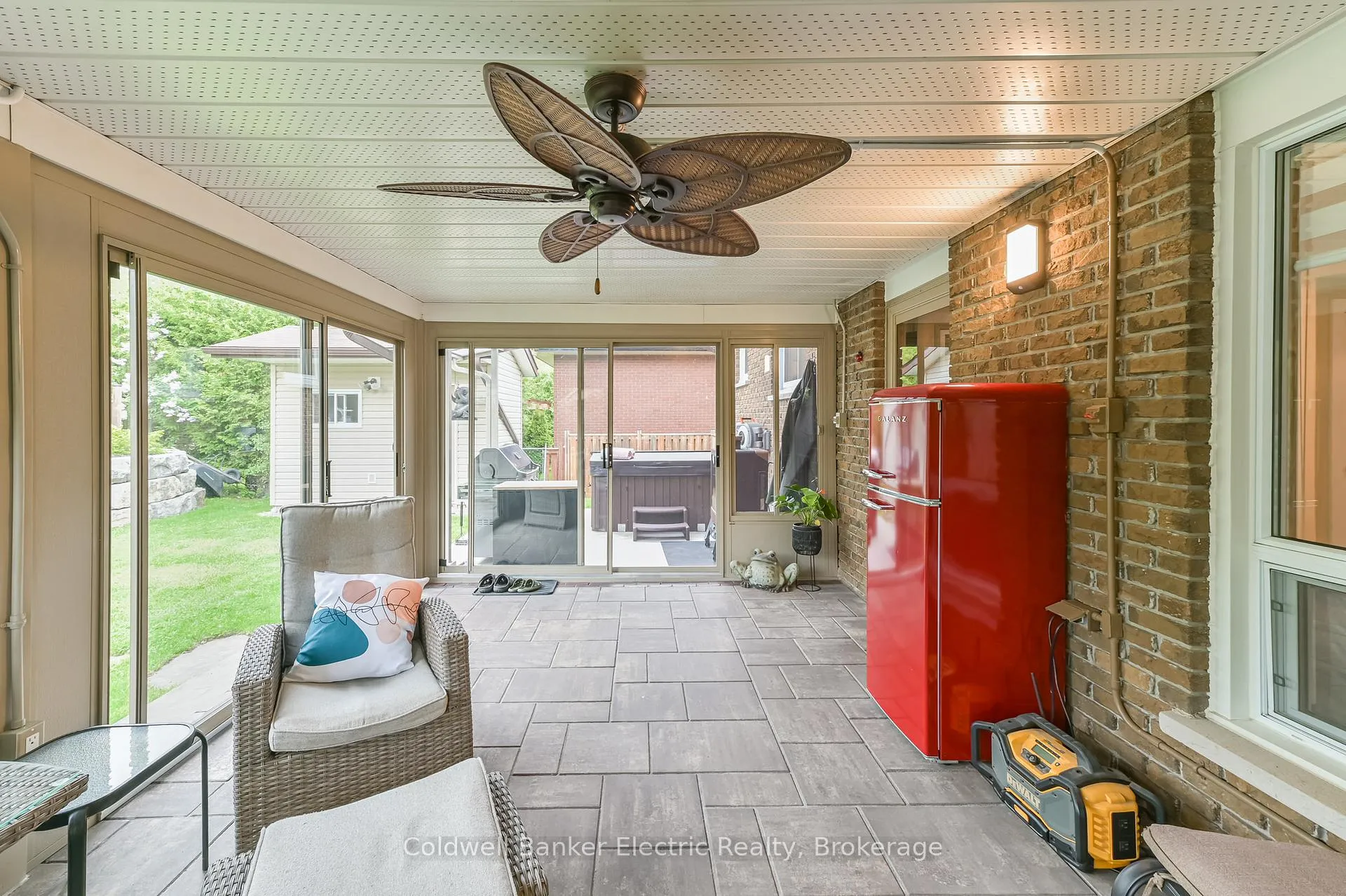 Photo 29 of 872 Cumberland Avenue, Peterborough, Northcrest Ward 5 — HOMEH