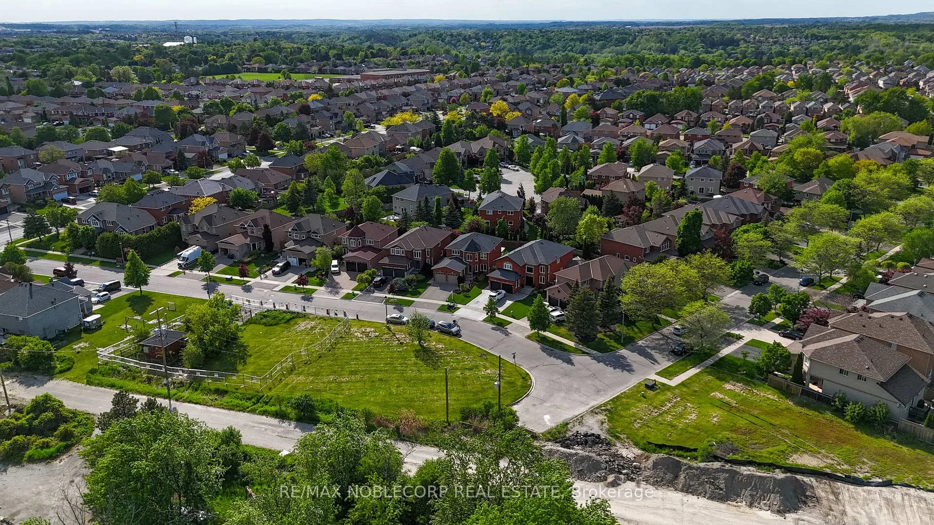 Photo 8 of 13 Harvestview Avenue, Caledon, Bolton East — HOMEH