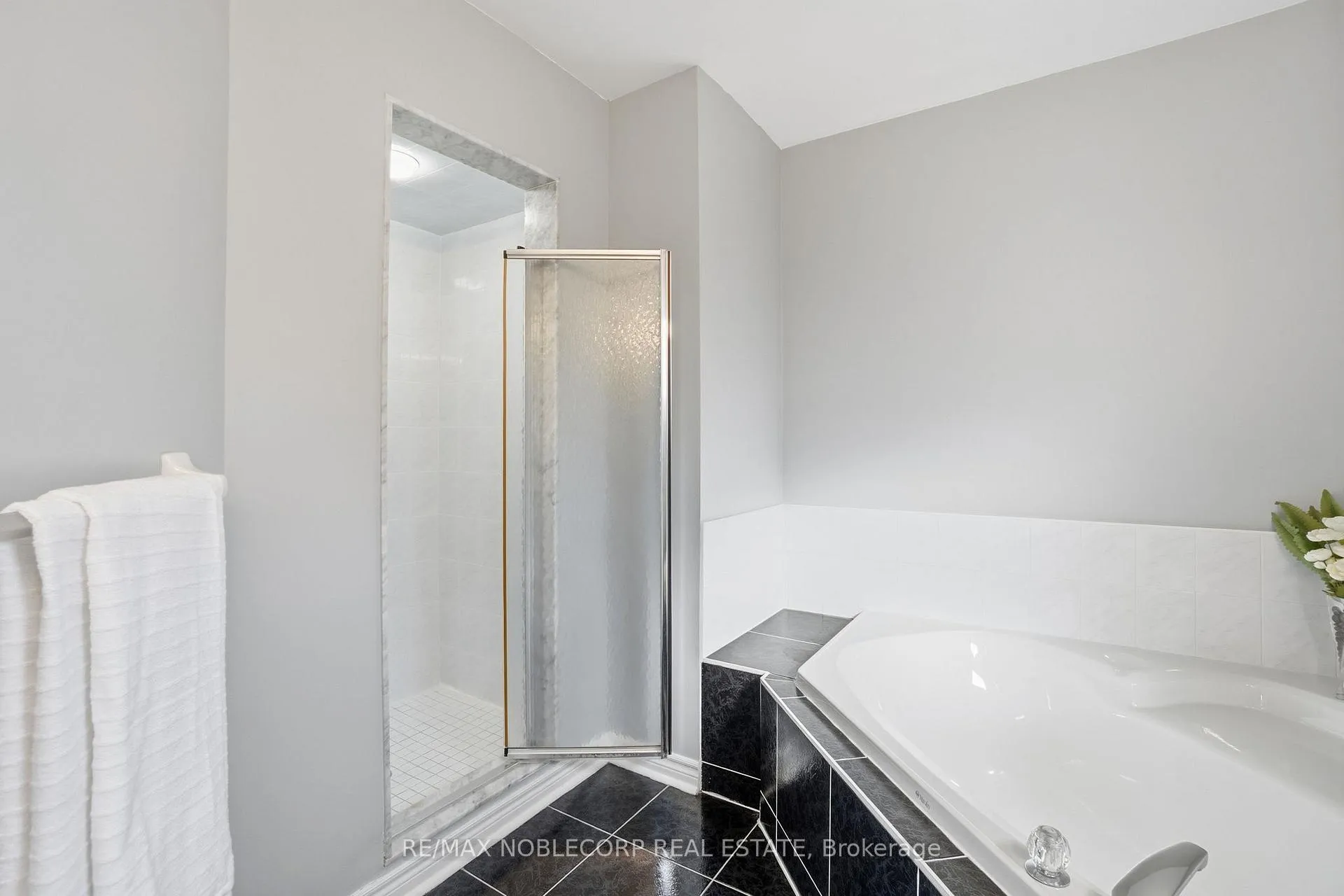 Photo 27 of 13 Harvestview Avenue, Caledon, Bolton East — HOMEH