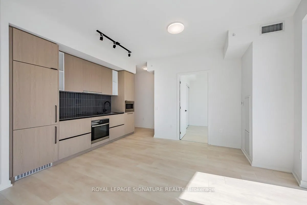 Photo 4 of Unit 1603, 10 Graphophone Grove, Toronto, Dovercourt-Wallace Emerson-Junction — HOMEH