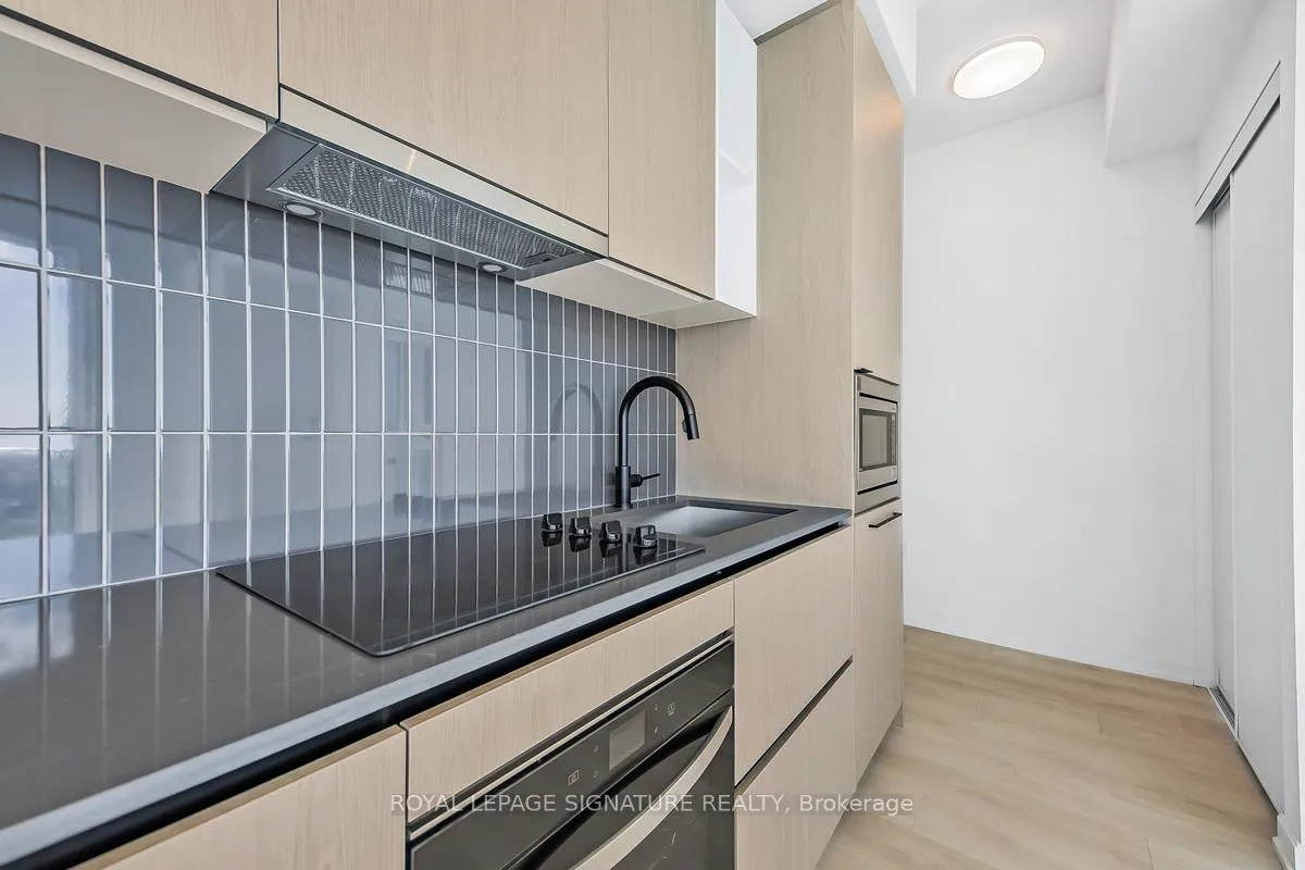 Photo 5 of Unit 1603, 10 Graphophone Grove, Toronto, Dovercourt-Wallace Emerson-Junction — HOMEH