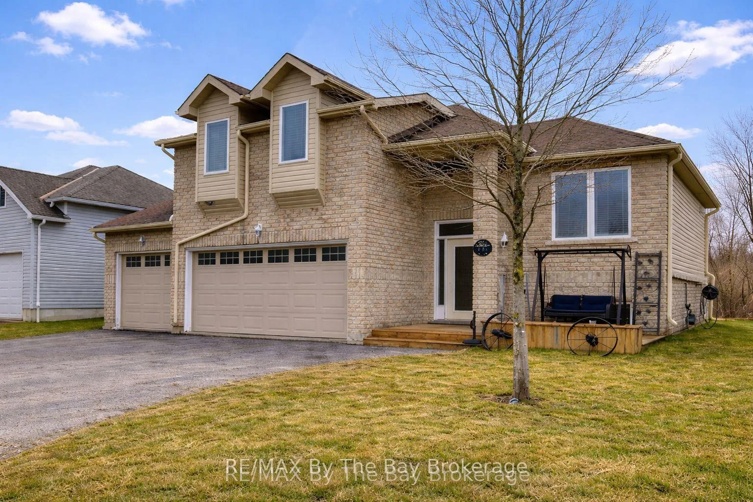 Photo 2 of 229 Atkinson Street, Clearview, Stayner — HOMEH