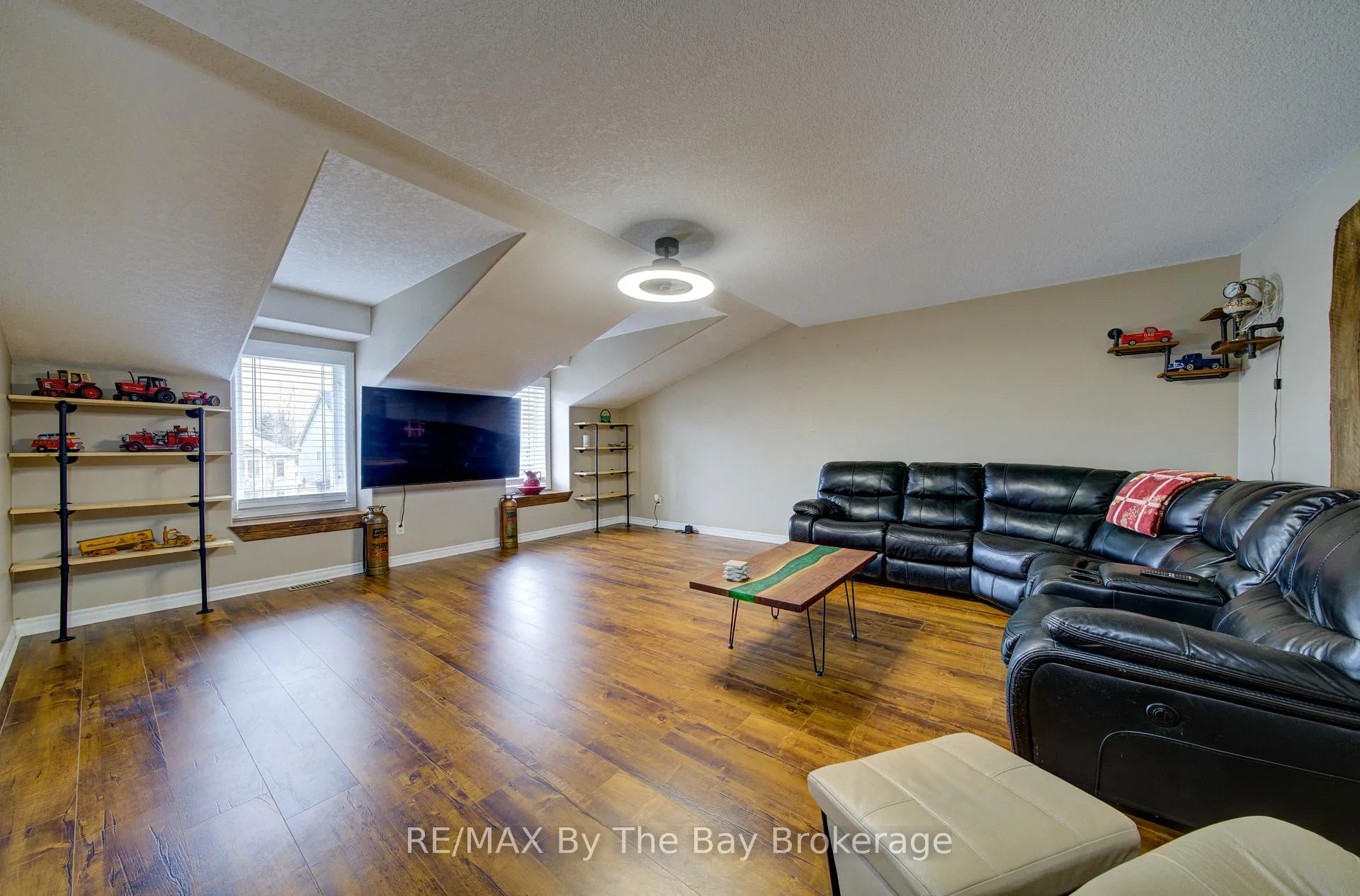 Photo 4 of 229 Atkinson Street, Clearview, Stayner — HOMEH