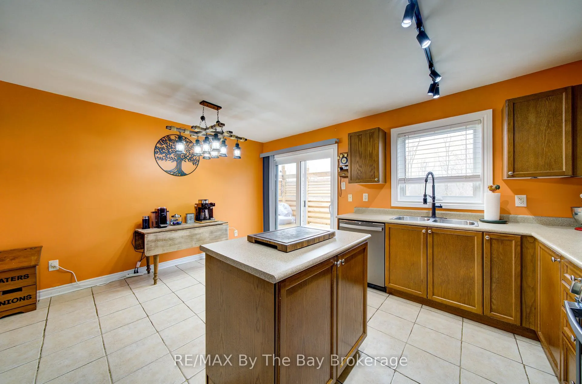 Photo 16 of 229 Atkinson Street, Clearview, Stayner — HOMEH