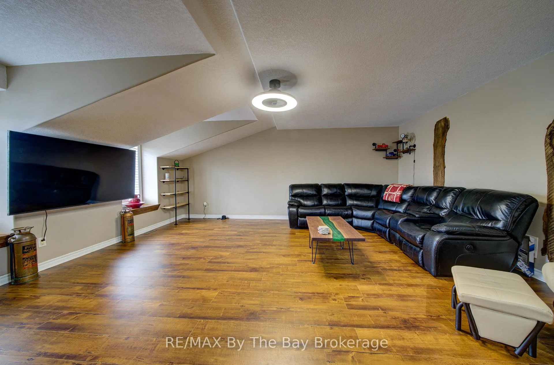 Photo 22 of 229 Atkinson Street, Clearview, Stayner — HOMEH