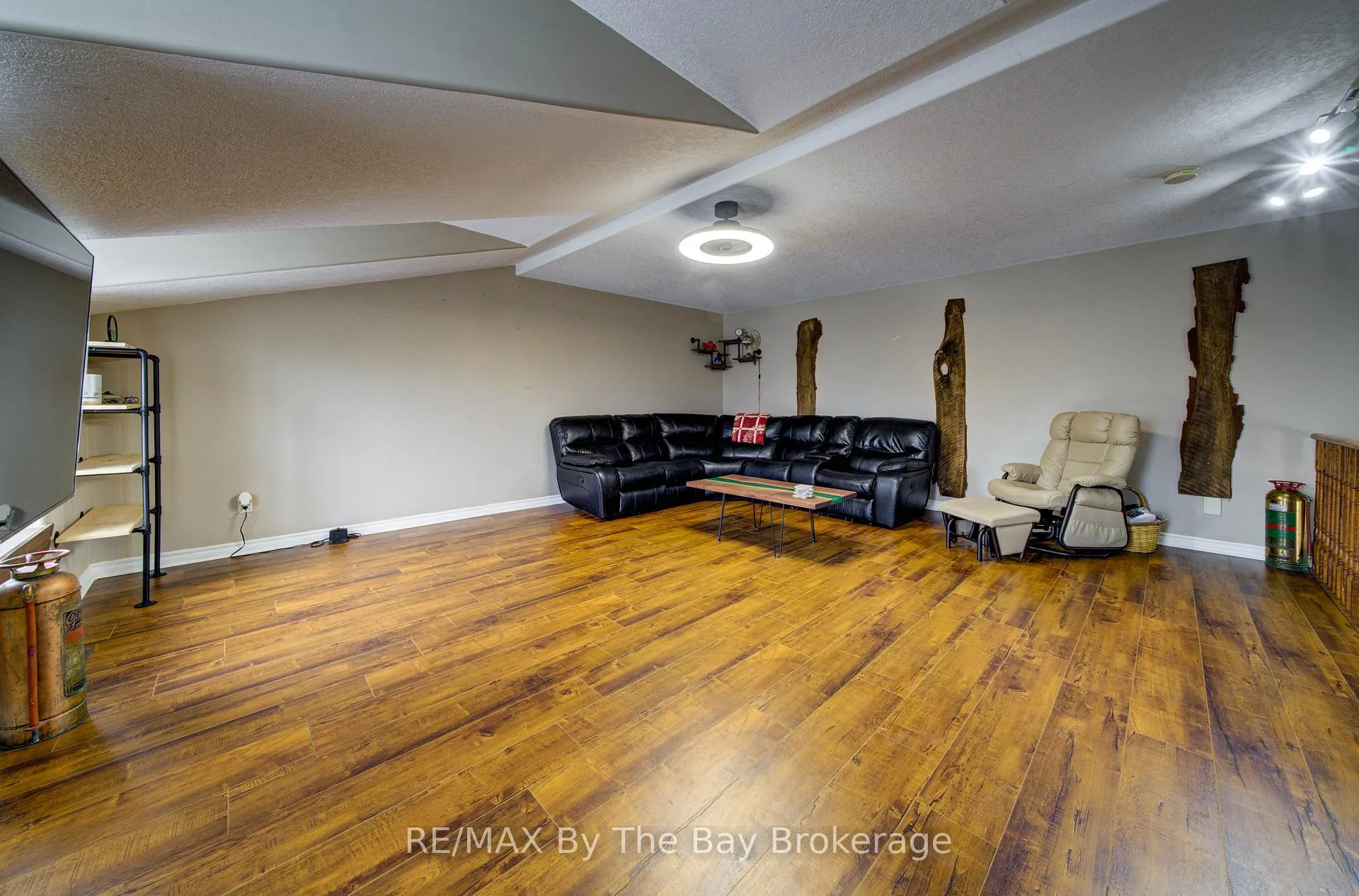 Photo 23 of 229 Atkinson Street, Clearview, Stayner — HOMEH