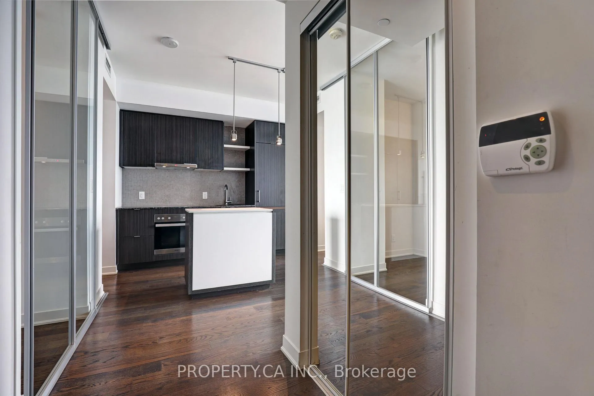 Photo 3 of Unit 6706, 88 Harbour Street, Toronto, Waterfront Communities — HOMEH