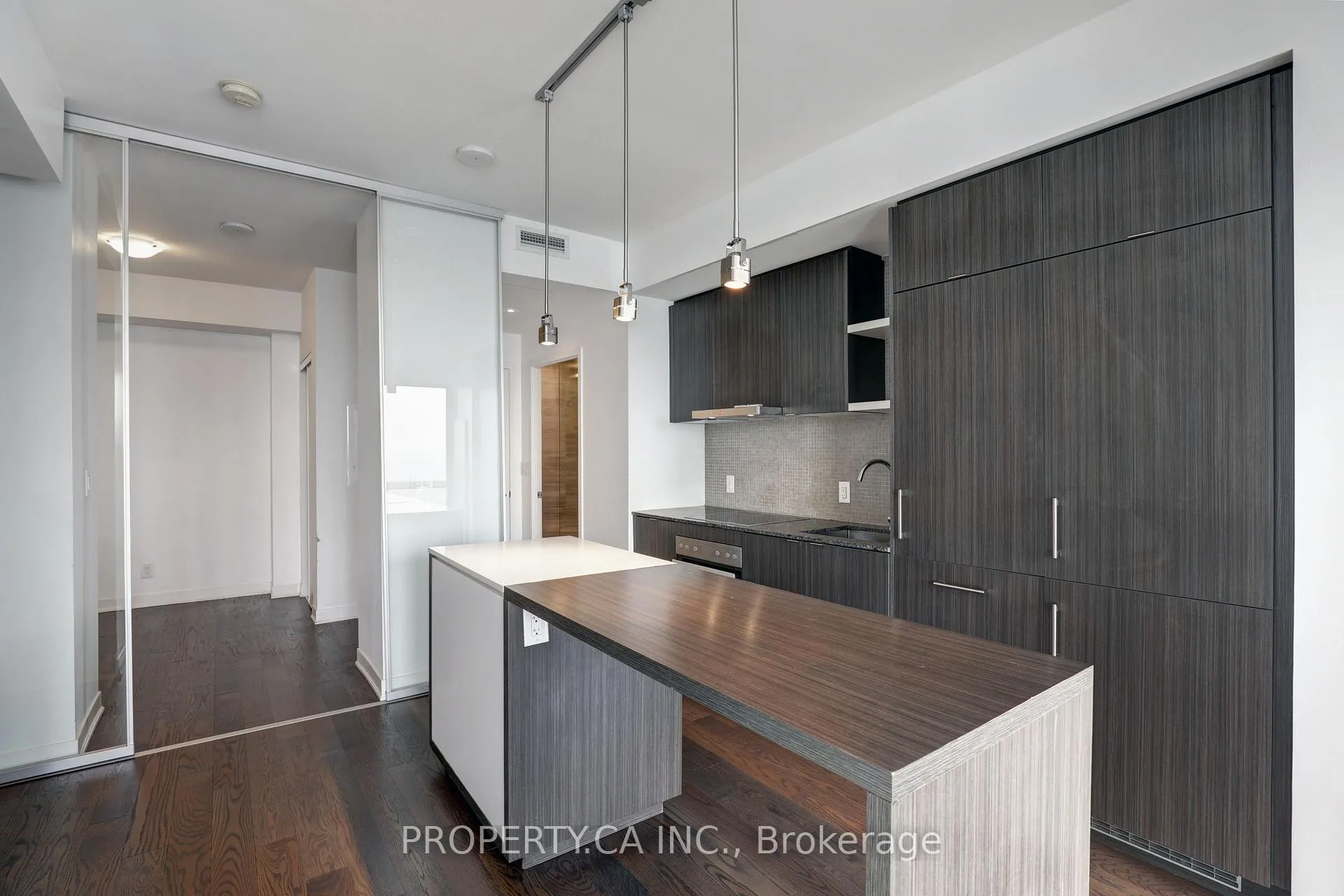 Photo 7 of Unit 6706, 88 Harbour Street, Toronto, Waterfront Communities — HOMEH