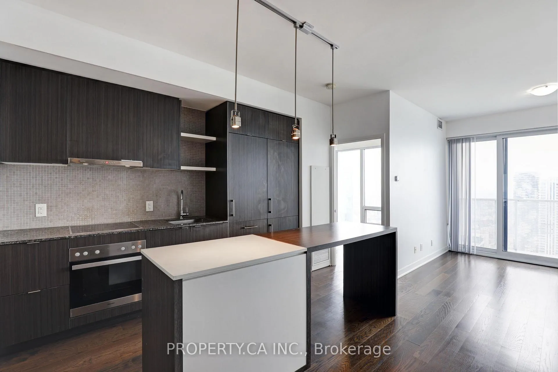 Photo 8 of Unit 6706, 88 Harbour Street, Toronto, Waterfront Communities — HOMEH