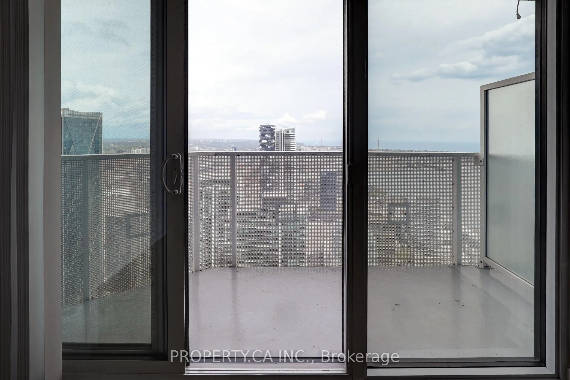 Photo 10 of Unit 6706, 88 Harbour Street, Toronto, Waterfront Communities — HOMEH