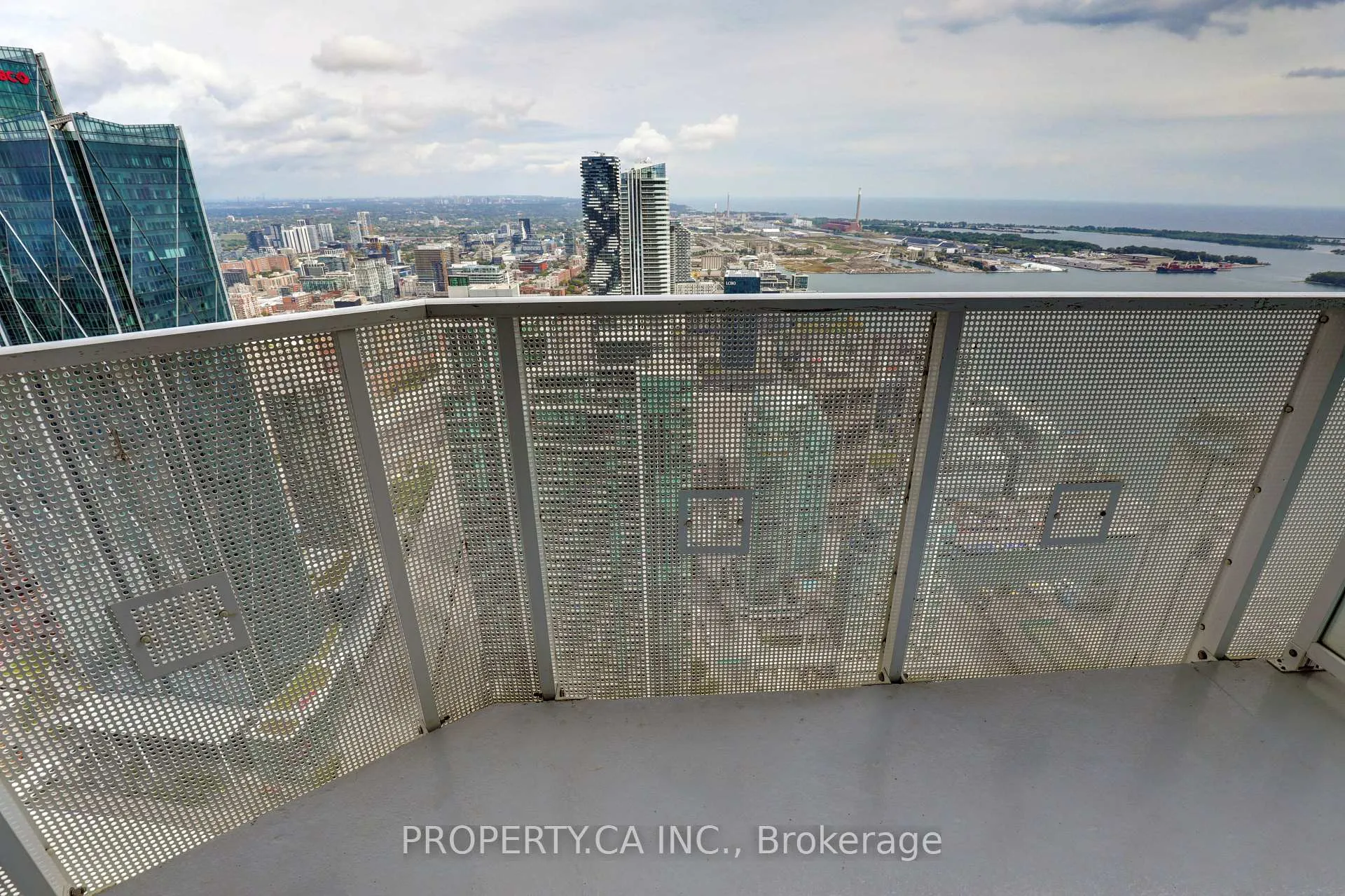 Photo 11 of Unit 6706, 88 Harbour Street, Toronto, Waterfront Communities — HOMEH