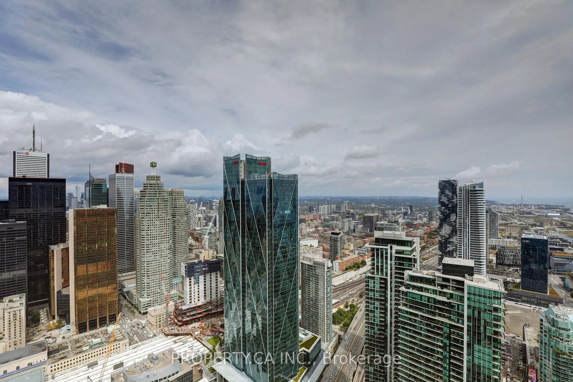 Photo 12 of Unit 6706, 88 Harbour Street, Toronto, Waterfront Communities — HOMEH