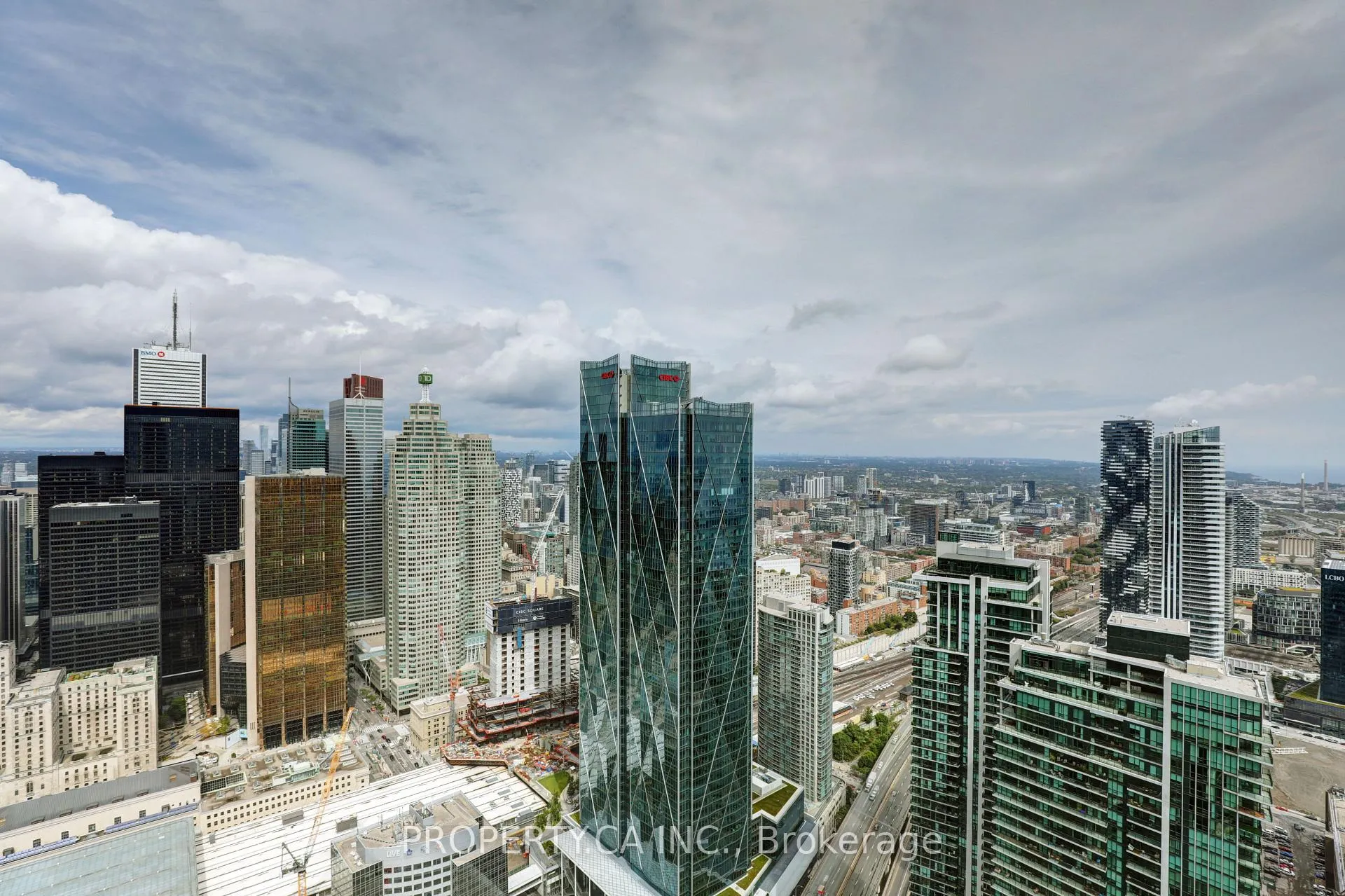 Photo 13 of Unit 6706, 88 Harbour Street, Toronto, Waterfront Communities — HOMEH