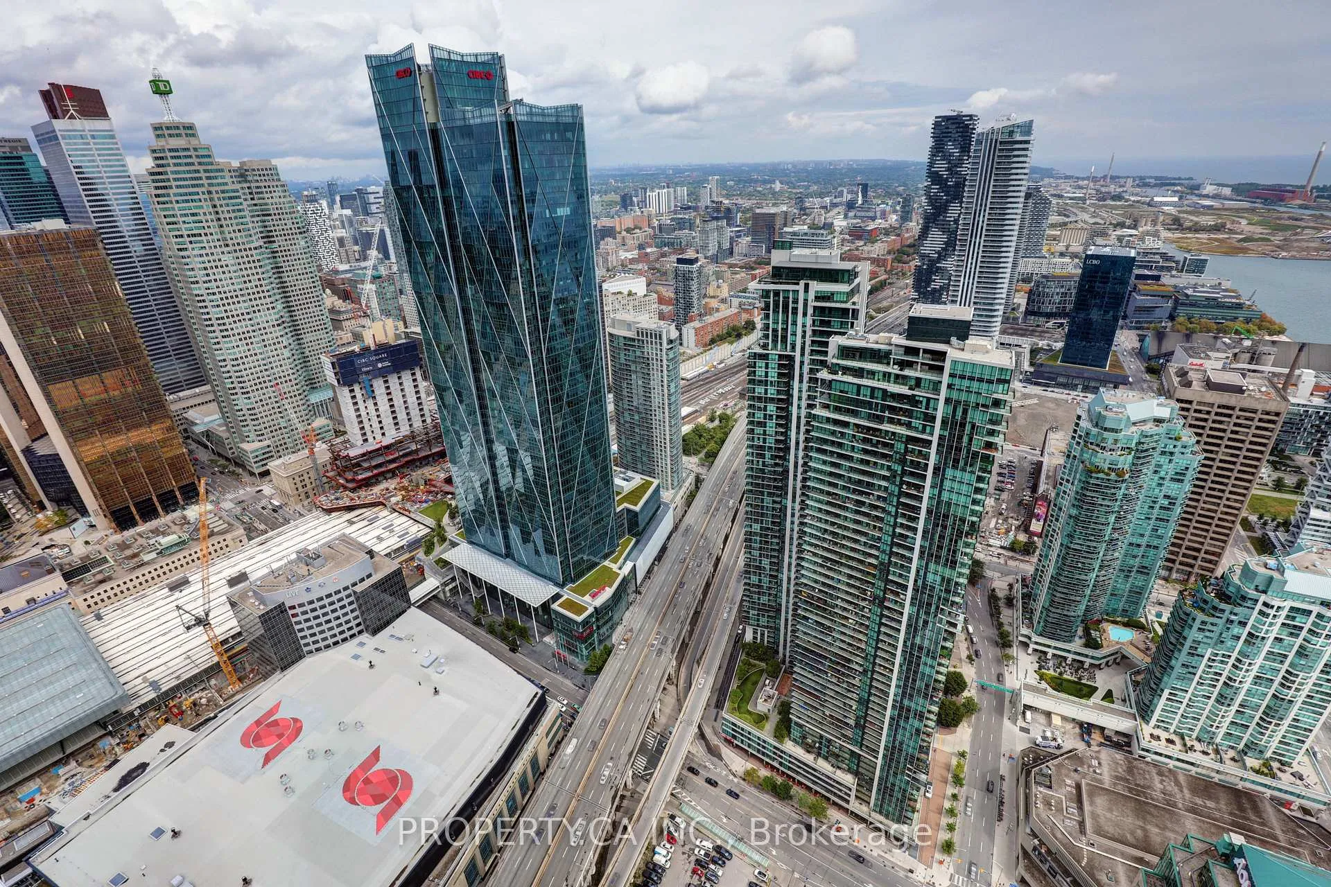 Photo 15 of Unit 6706, 88 Harbour Street, Toronto, Waterfront Communities — HOMEH