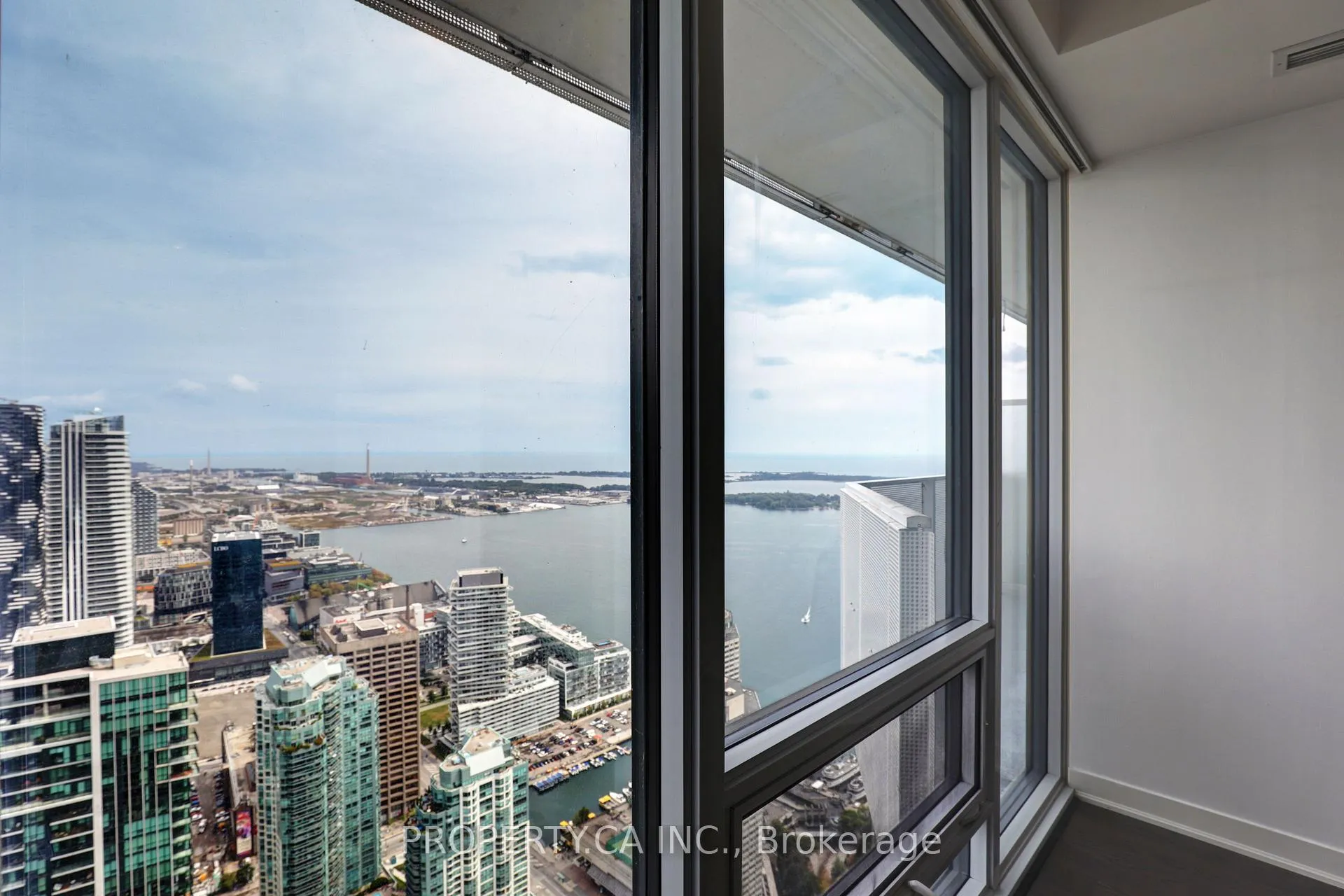 Photo 23 of Unit 6706, 88 Harbour Street, Toronto, Waterfront Communities — HOMEH