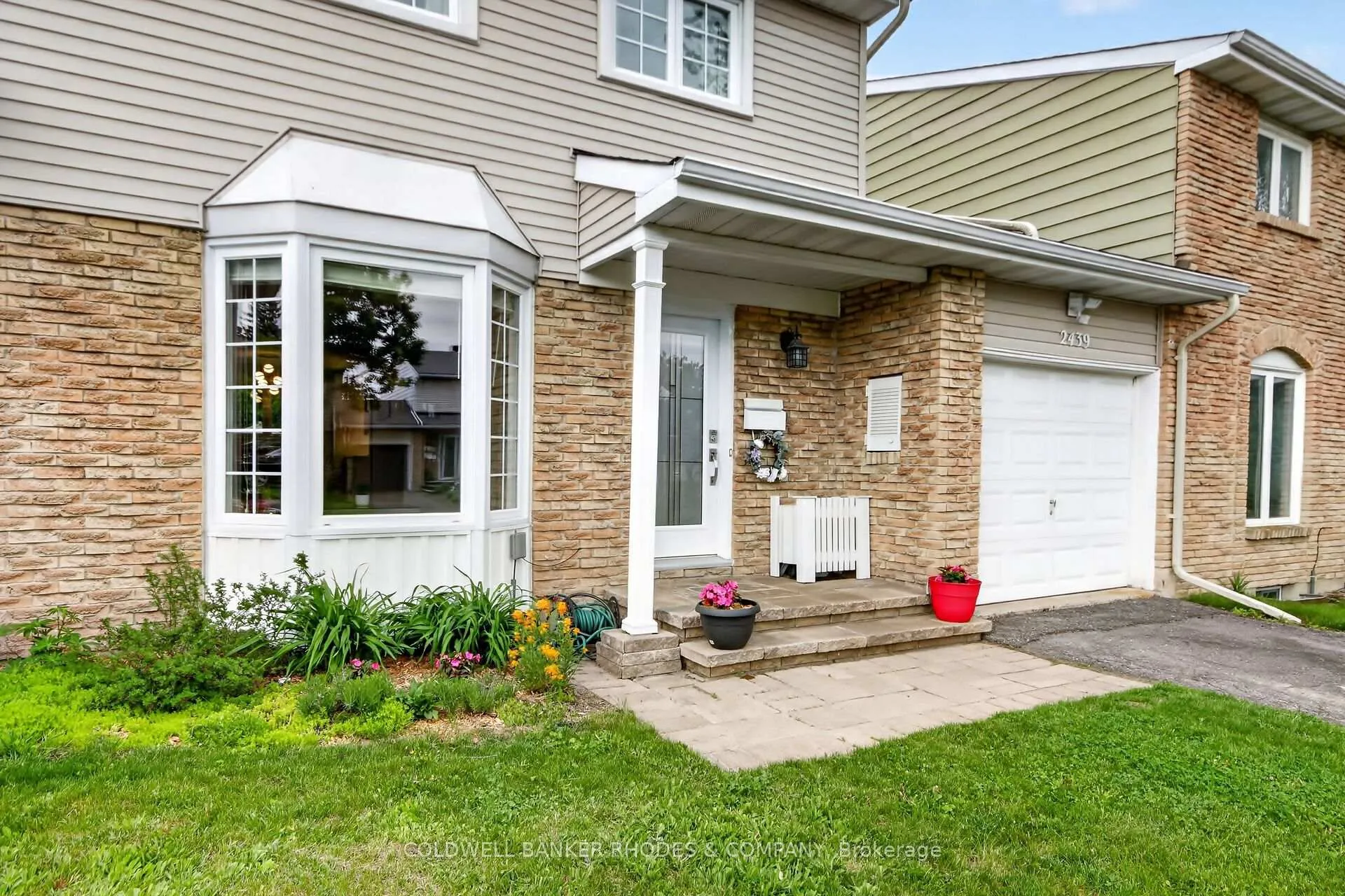 Photo 2 of 2439 Autumn Hill Crescent, Ottawa, Blackburn Hamlet (South) — HOMEH