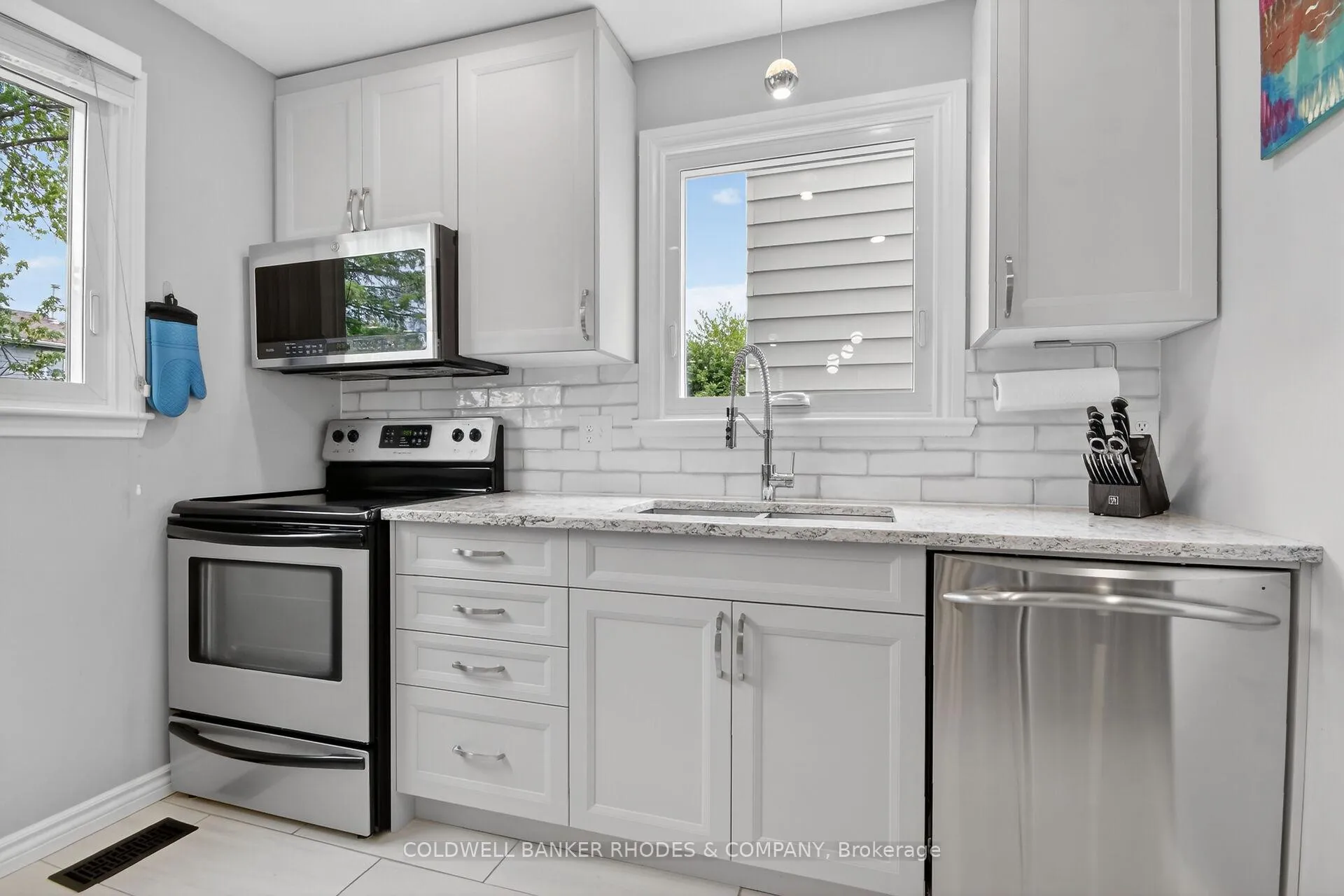 Photo 11 of 2439 Autumn Hill Crescent, Ottawa, Blackburn Hamlet (South) — HOMEH
