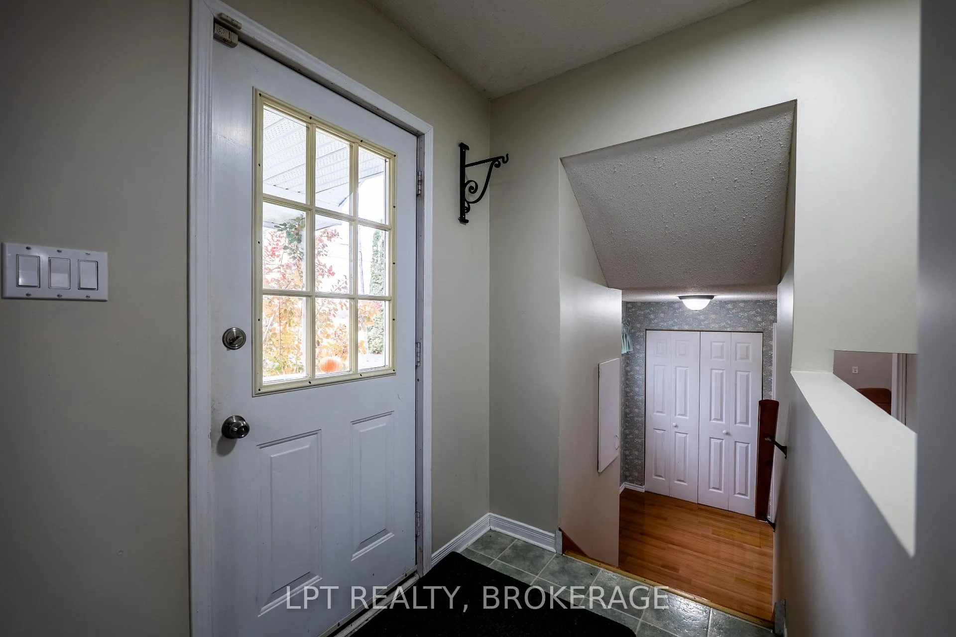 Photo 5 of 2202 Sands Road, Frontenac, Frontenac South — HOMEH