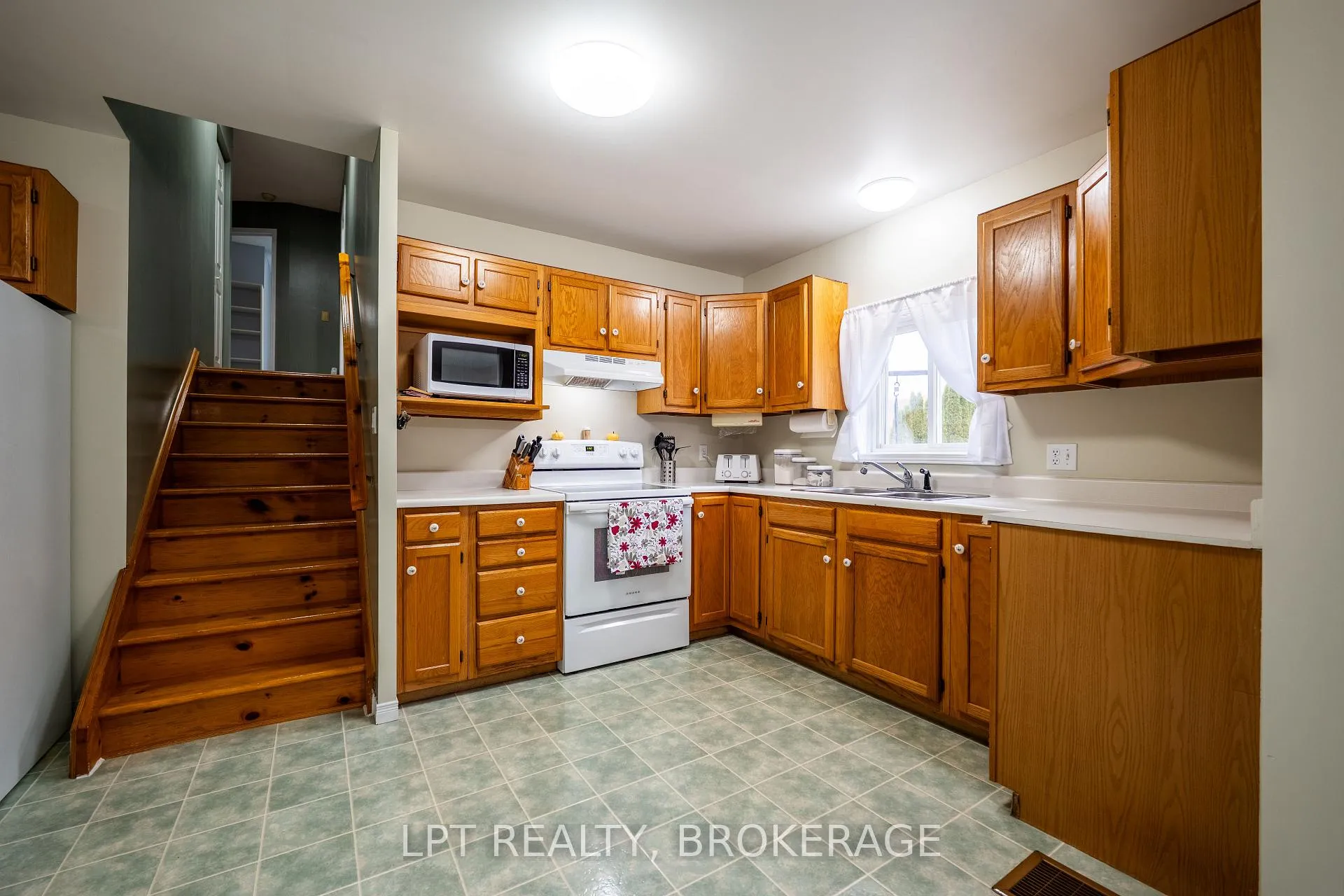 Photo 12 of 2202 Sands Road, Frontenac, Frontenac South — HOMEH