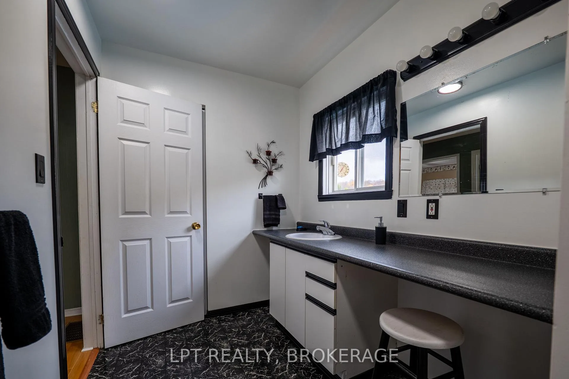 Photo 30 of 2202 Sands Road, Frontenac, Frontenac South — HOMEH