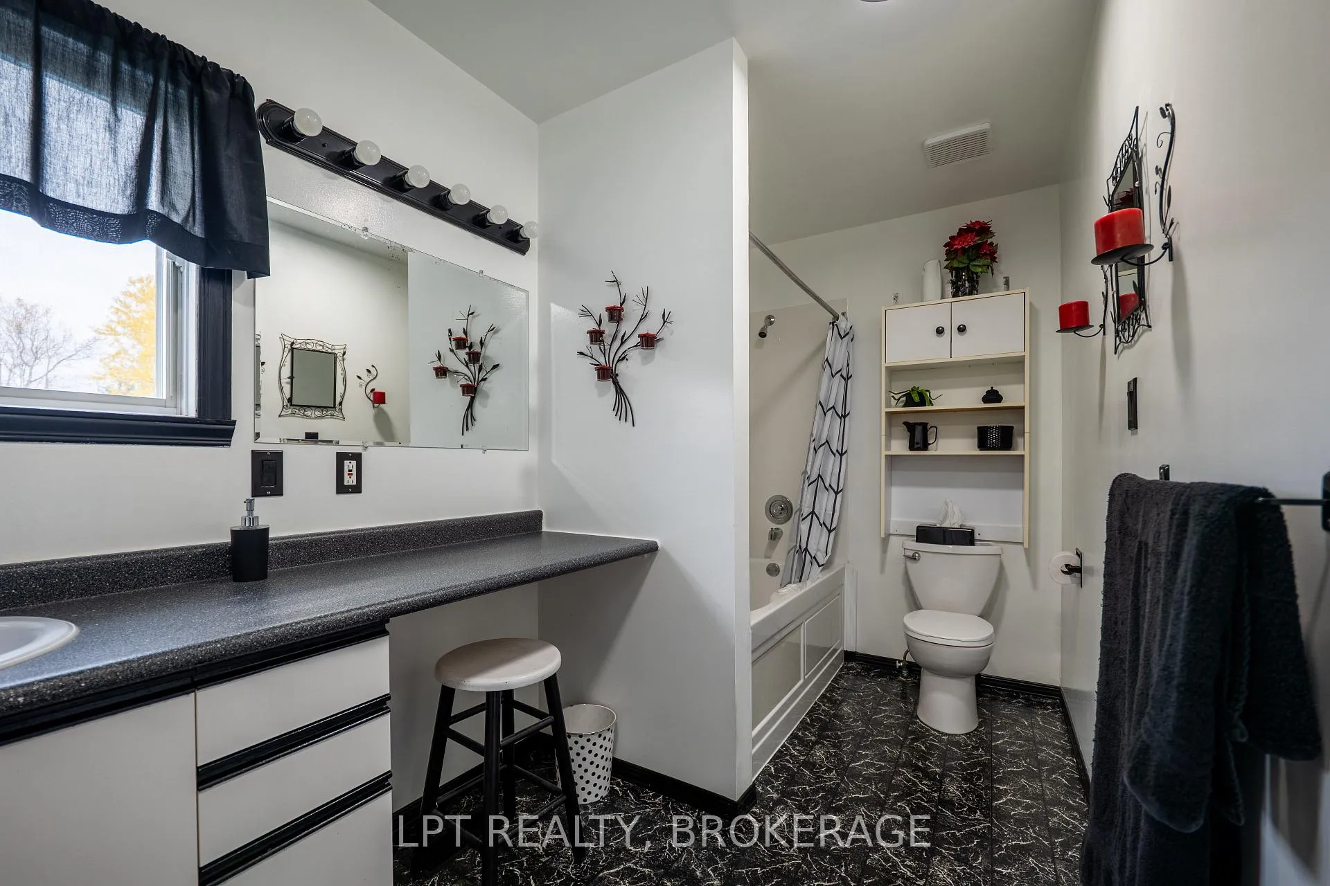 Photo 31 of 2202 Sands Road, Frontenac, Frontenac South — HOMEH