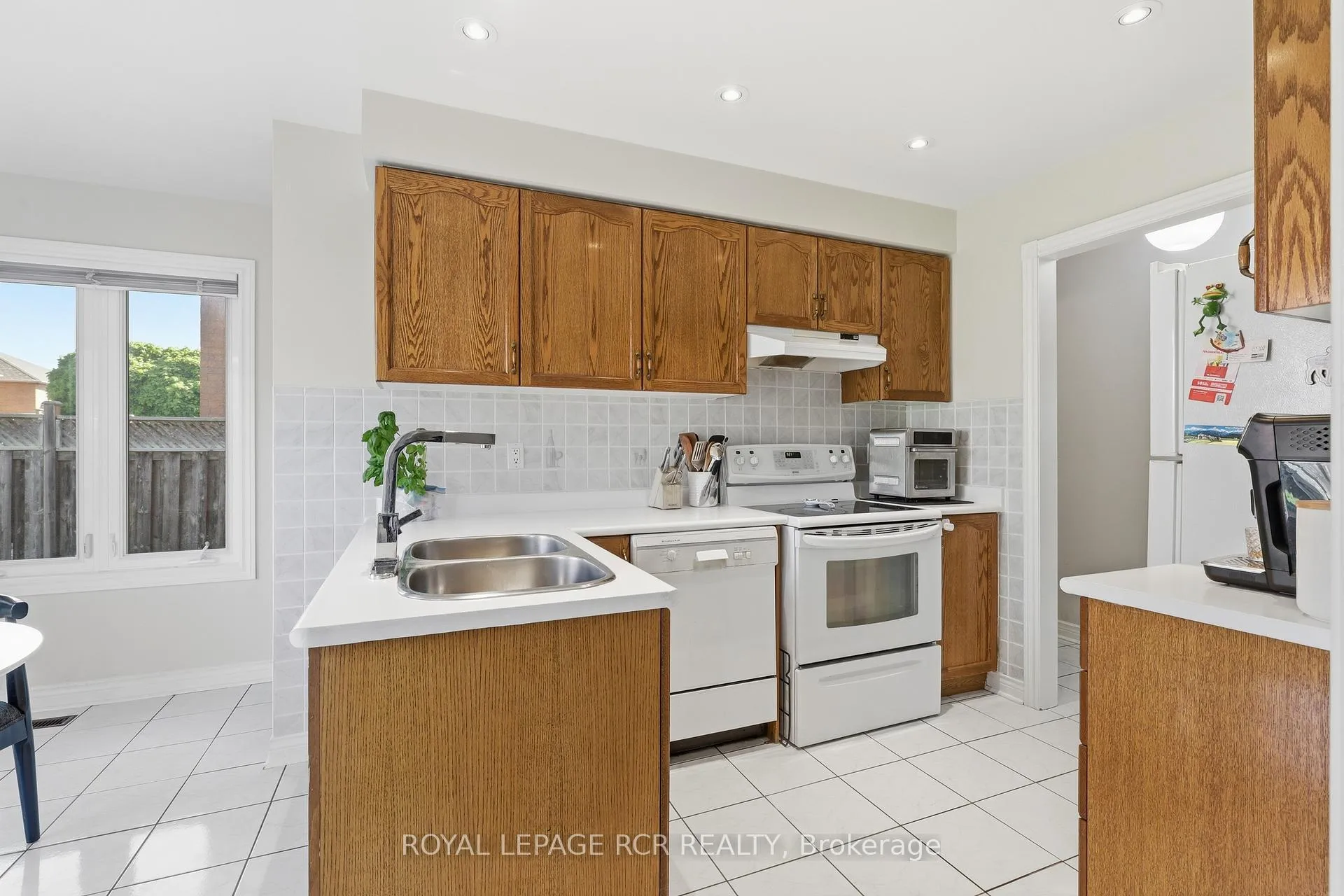 Photo 4 of 50 Whitbread Avenue, Caledon, Bolton East — HOMEH