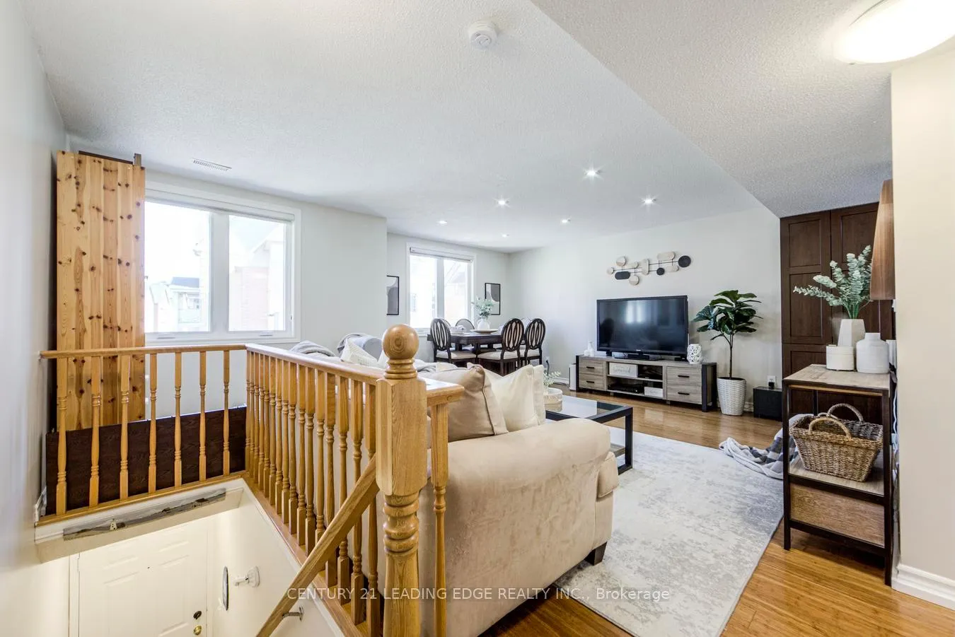 Photo 5 of Unit 608, 75 Weldrick Road E, Richmond Hill, Observatory — HOMEH