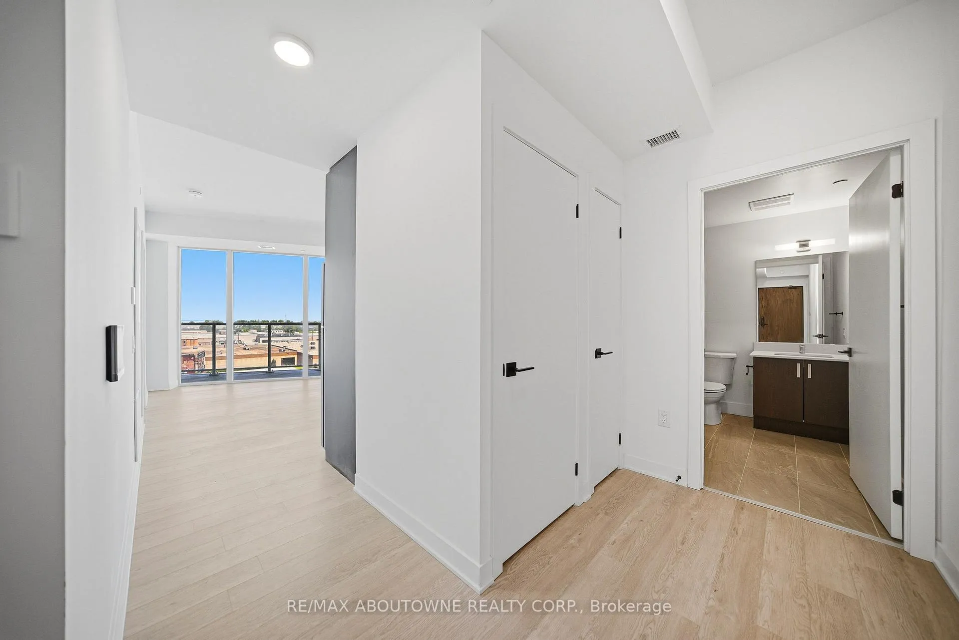 Photo 6 of Unit 516, 2782 Barton Street, Hamilton, Riverdale — HOMEH