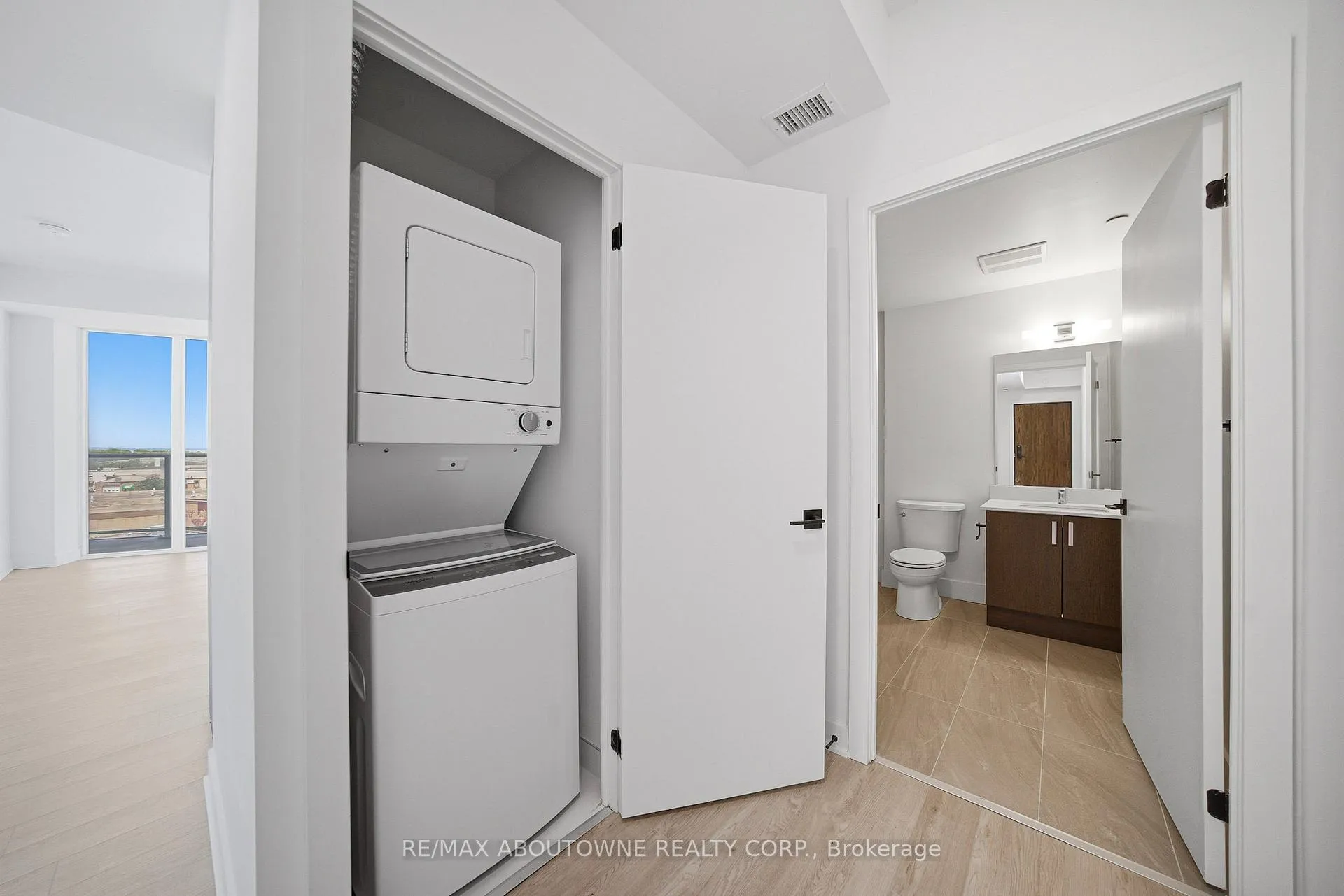 Photo 7 of Unit 516, 2782 Barton Street, Hamilton, Riverdale — HOMEH