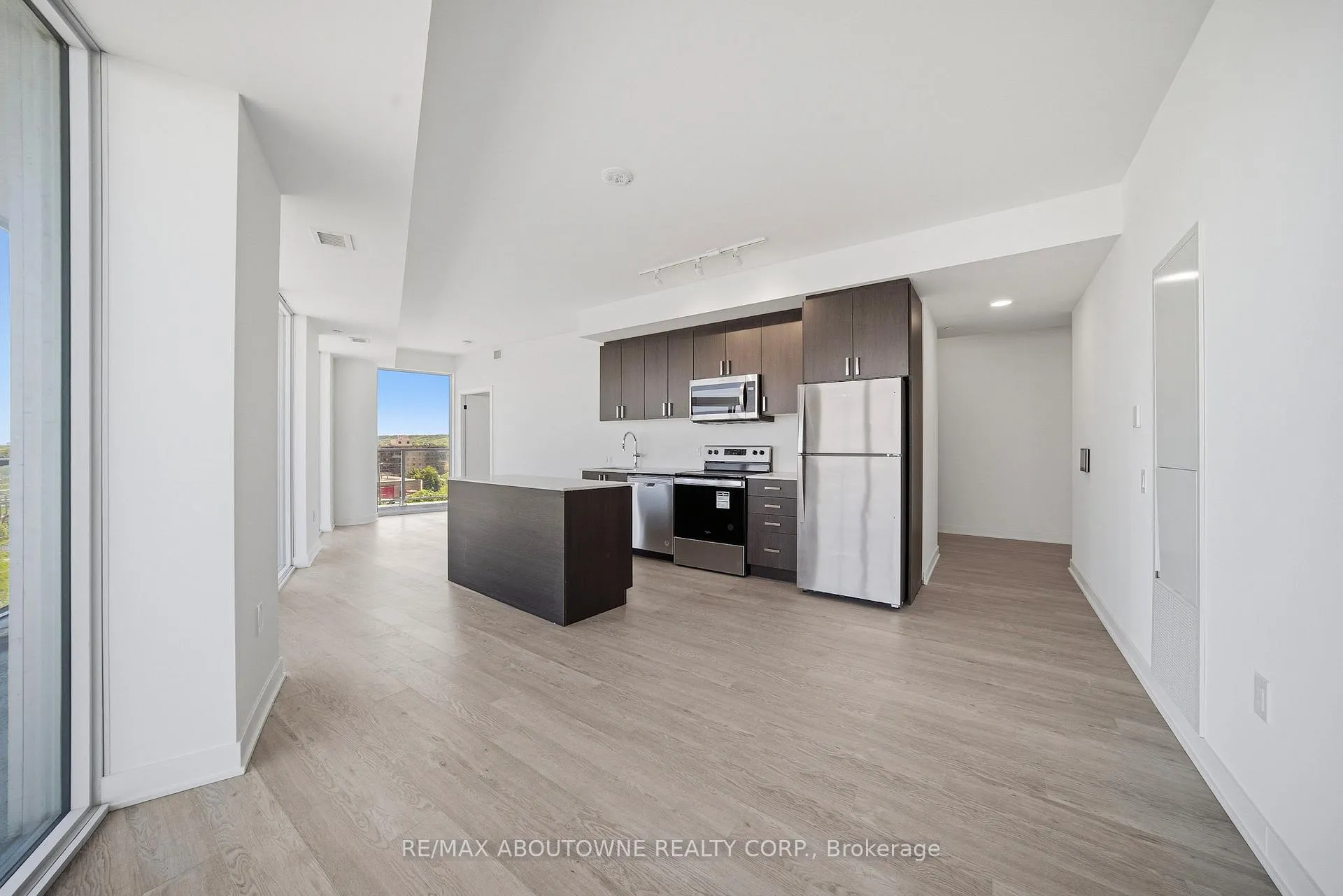Photo 10 of Unit 516, 2782 Barton Street, Hamilton, Riverdale — HOMEH