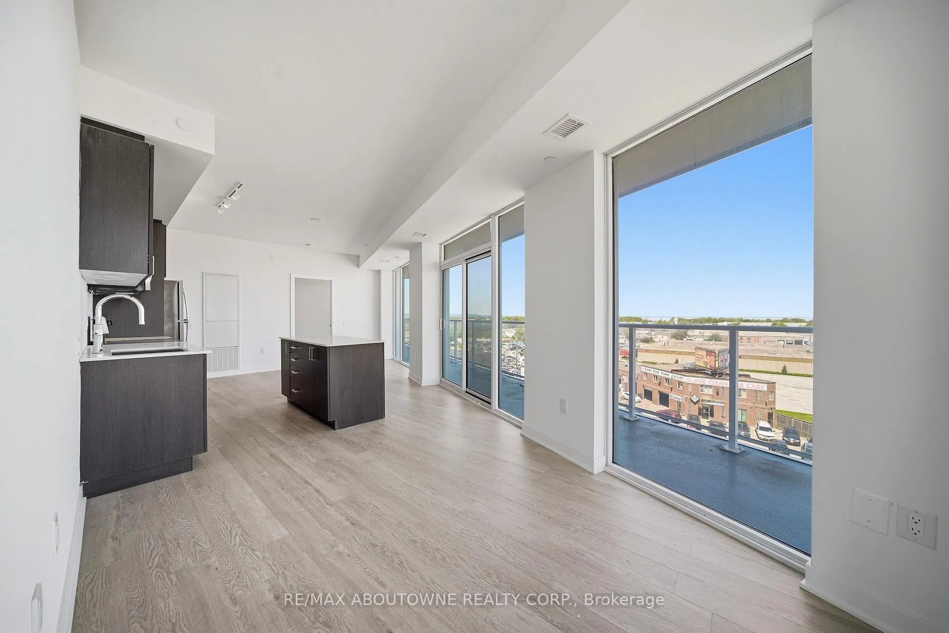 Photo 15 of Unit 516, 2782 Barton Street, Hamilton, Riverdale — HOMEH