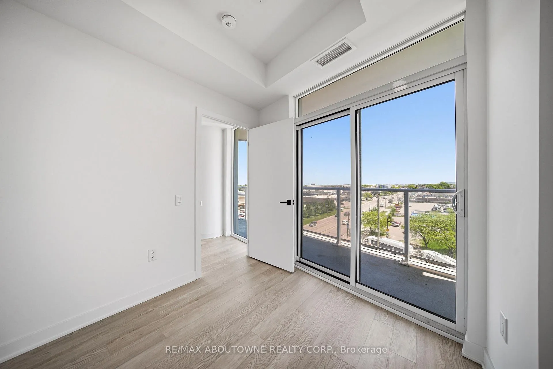 Photo 17 of Unit 516, 2782 Barton Street, Hamilton, Riverdale — HOMEH