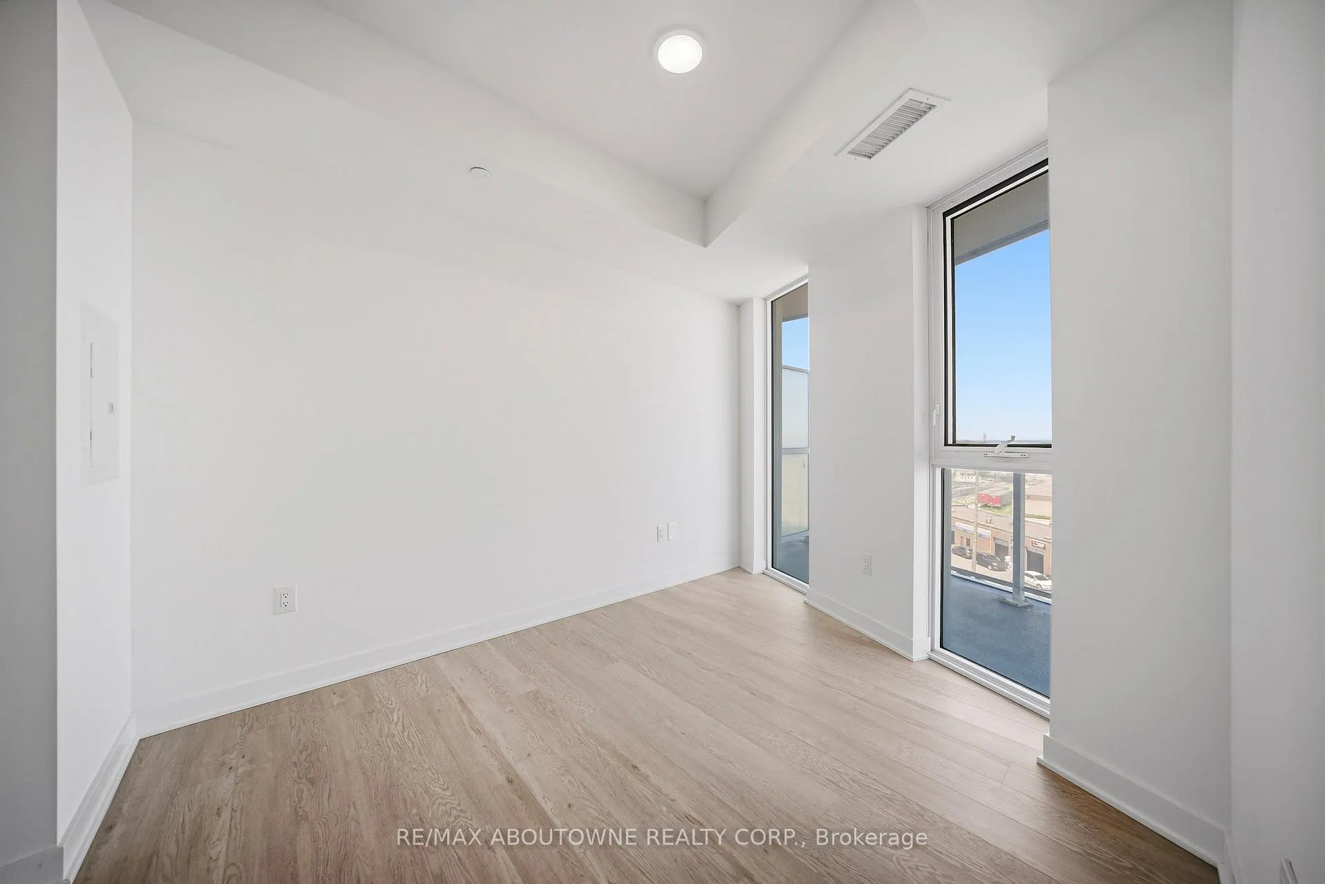 Photo 18 of Unit 516, 2782 Barton Street, Hamilton, Riverdale — HOMEH