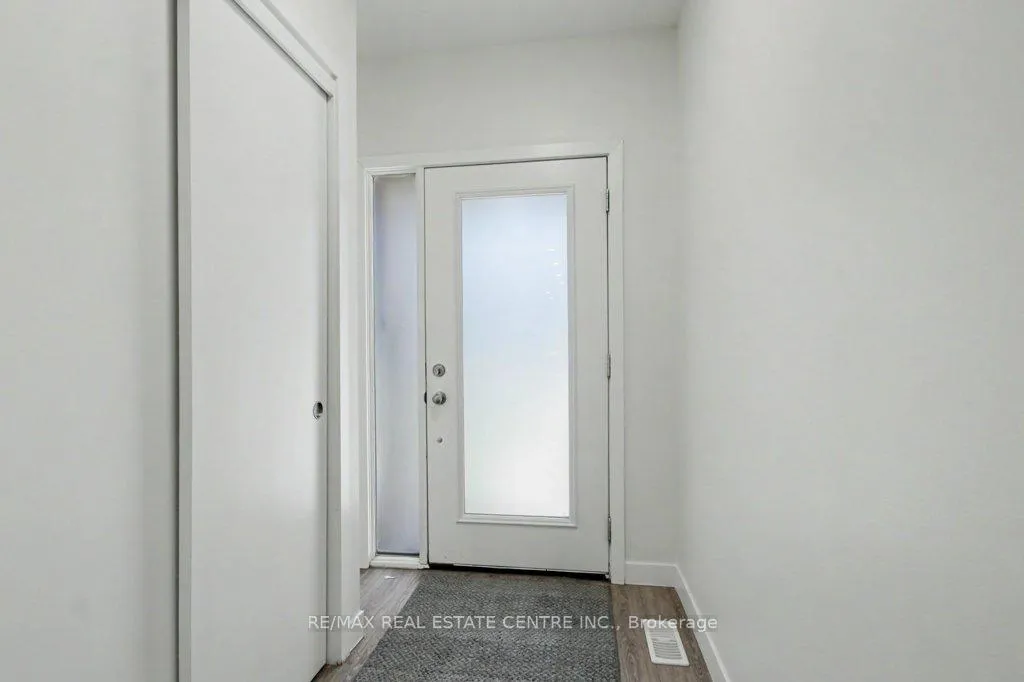 Photo 5 of 87 Pony Way, Kitchener — HOMEH