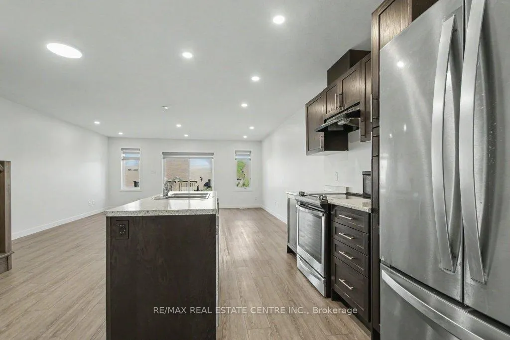 Photo 8 of 87 Pony Way, Kitchener — HOMEH