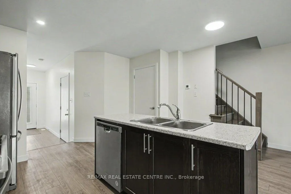 Photo 11 of 87 Pony Way, Kitchener — HOMEH
