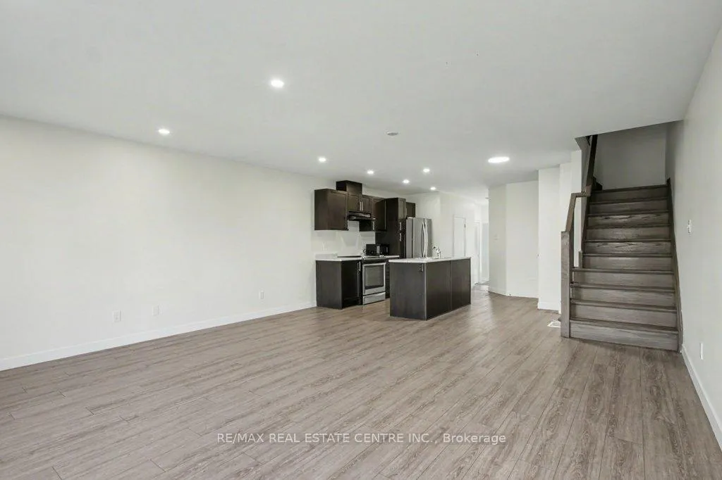 Photo 14 of 87 Pony Way, Kitchener — HOMEH