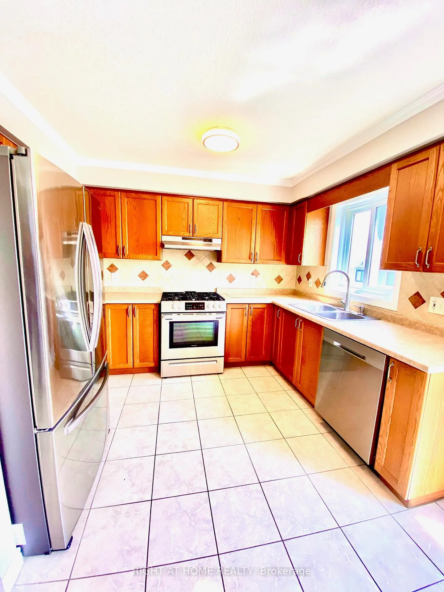 Photo 10 of Unit UPPER, 138 Apple Ridge Drive, Kitchener — HOMEH