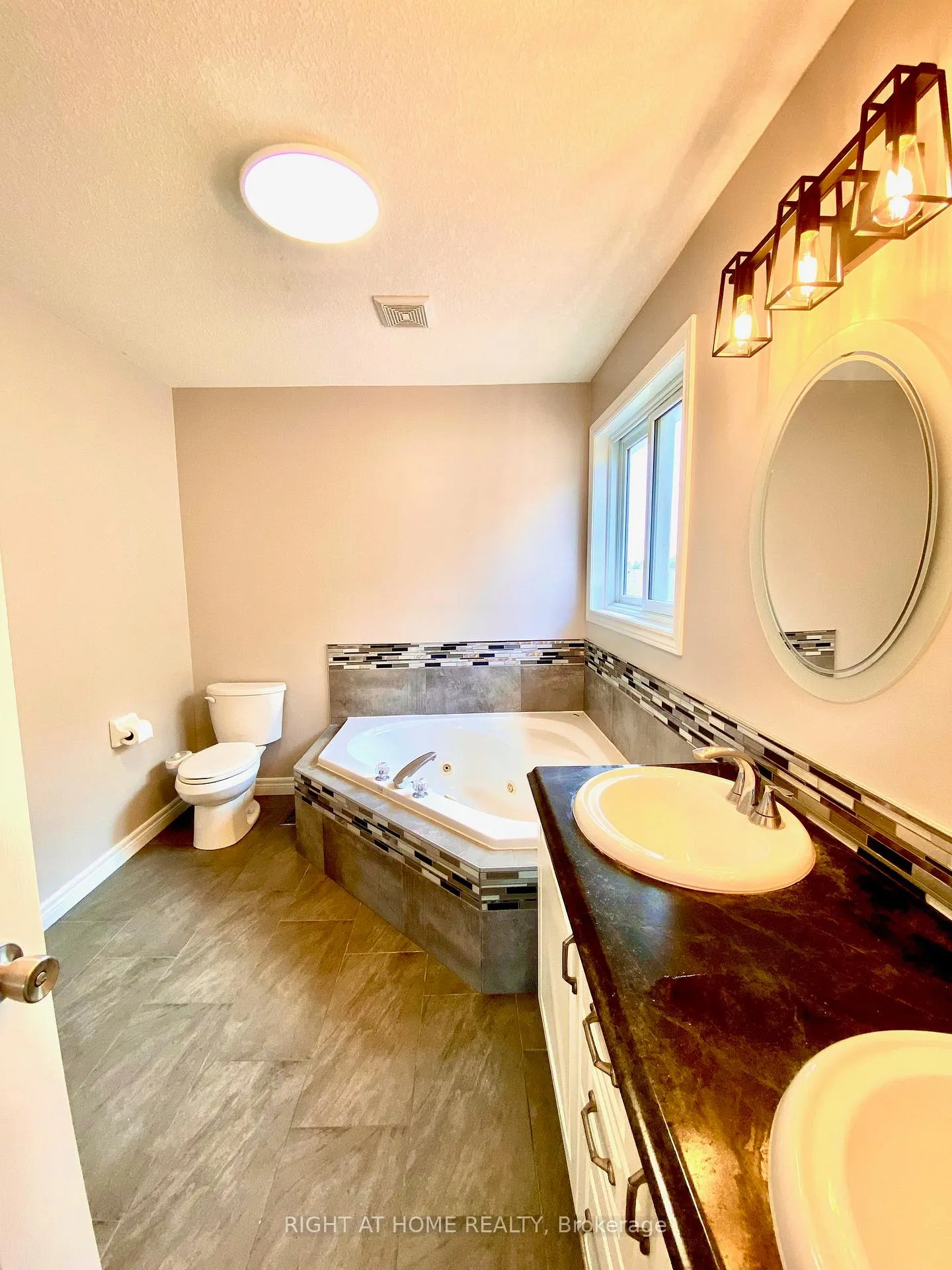 Photo 18 of Unit UPPER, 138 Apple Ridge Drive, Kitchener — HOMEH