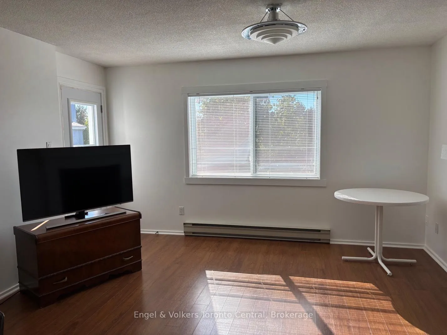 Photo 2 of 23 Dawson Drive, Collingwood — HOMEH