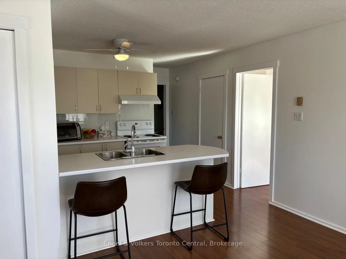 Photo 7 of 23 Dawson Drive, Collingwood — HOMEH