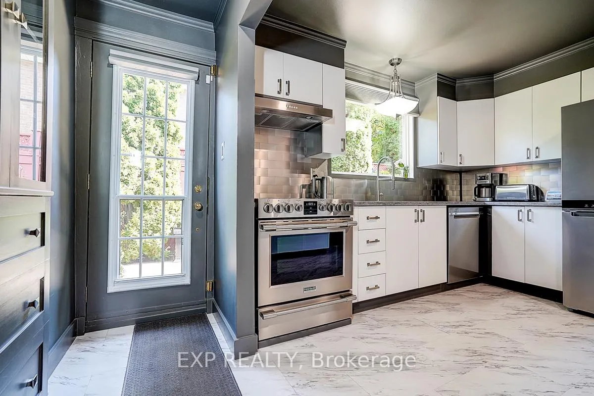 Photo 11 of 62 Kempsell Crescent, North York, Don Valley Village — HOMEH