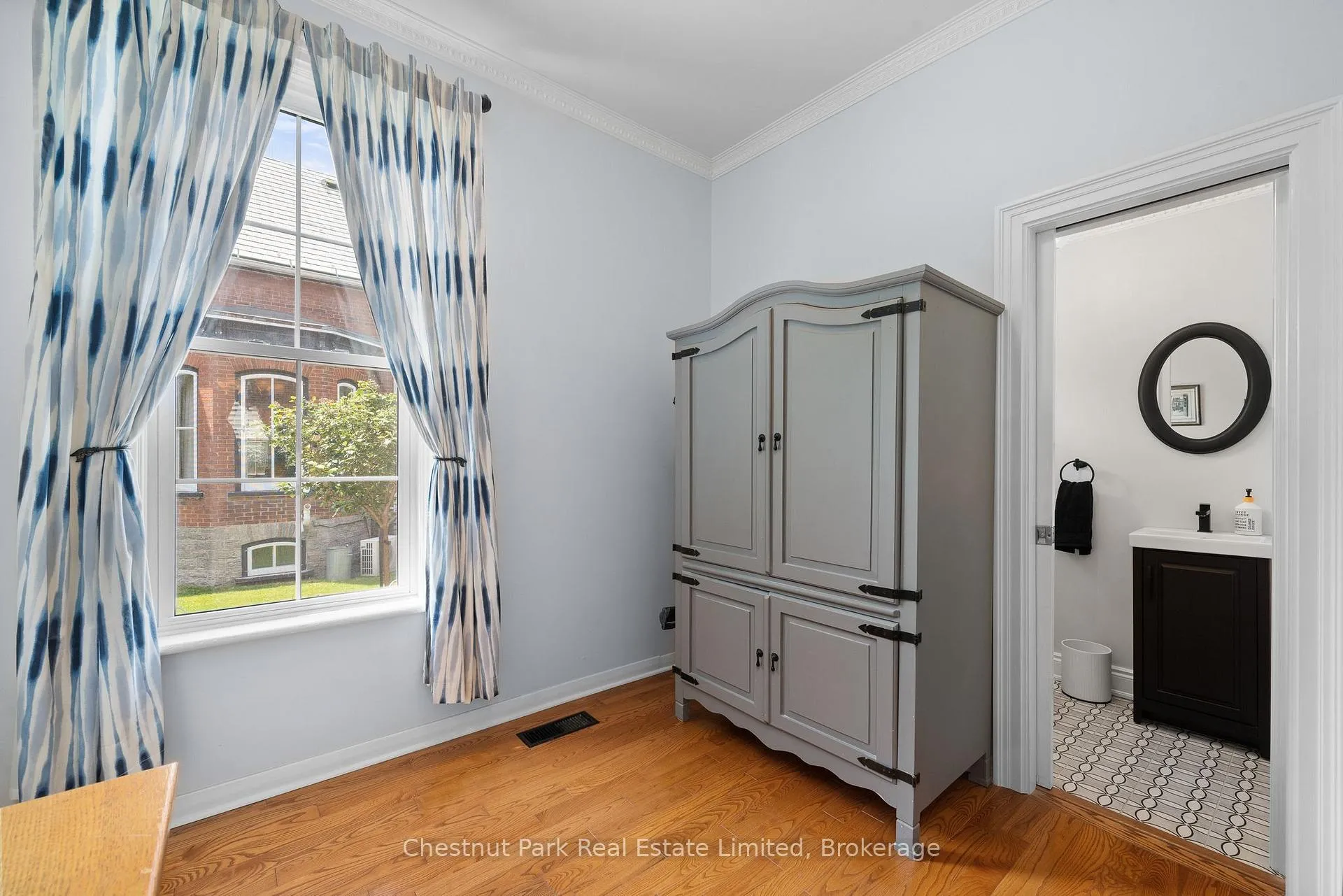 Photo 15 of 26 Centre Street, Prince Edward County, Picton Ward — HOMEH