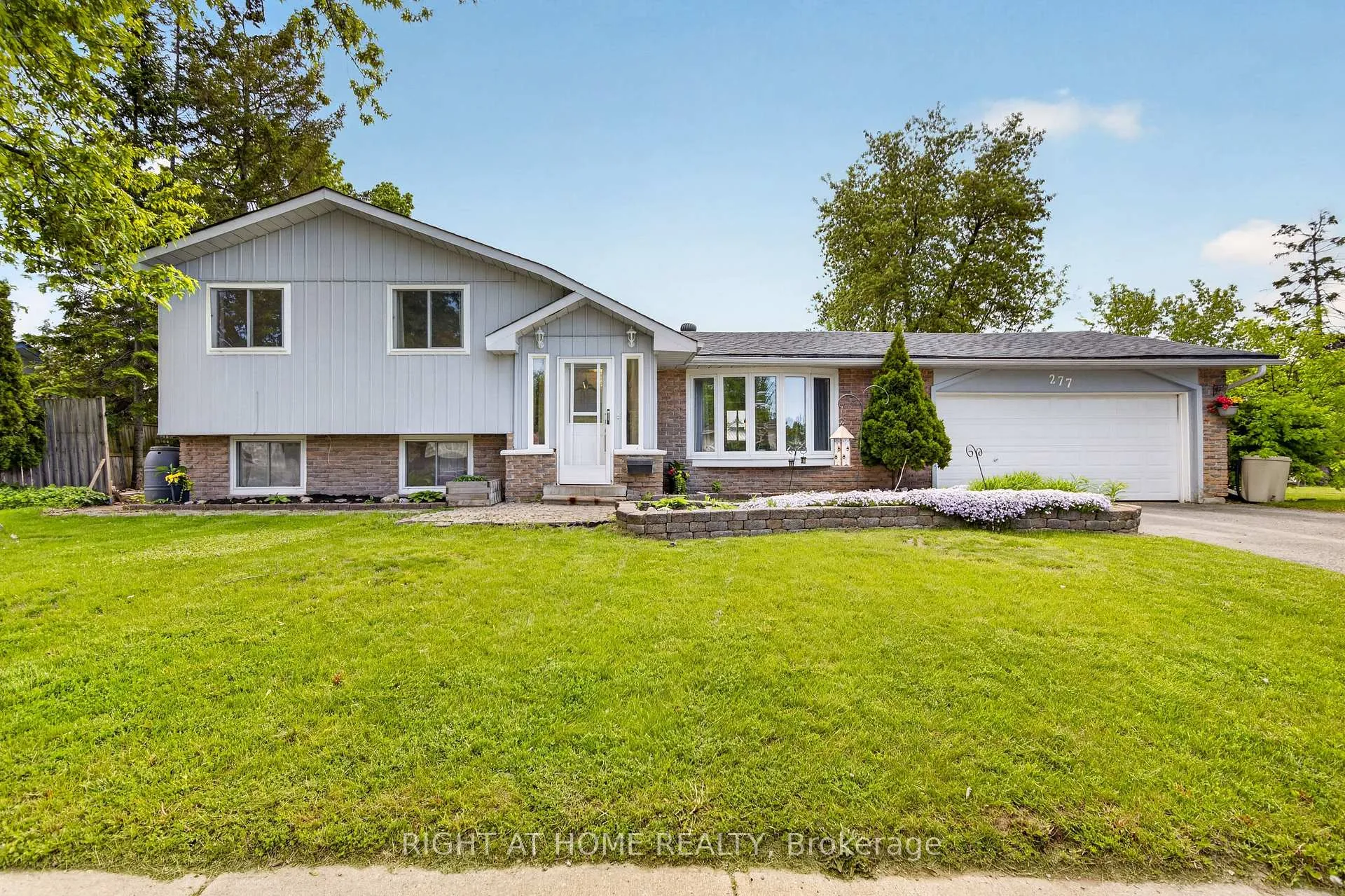 Photo 2 of 277 Pine Street, Barrie, Bayshore — HOMEH