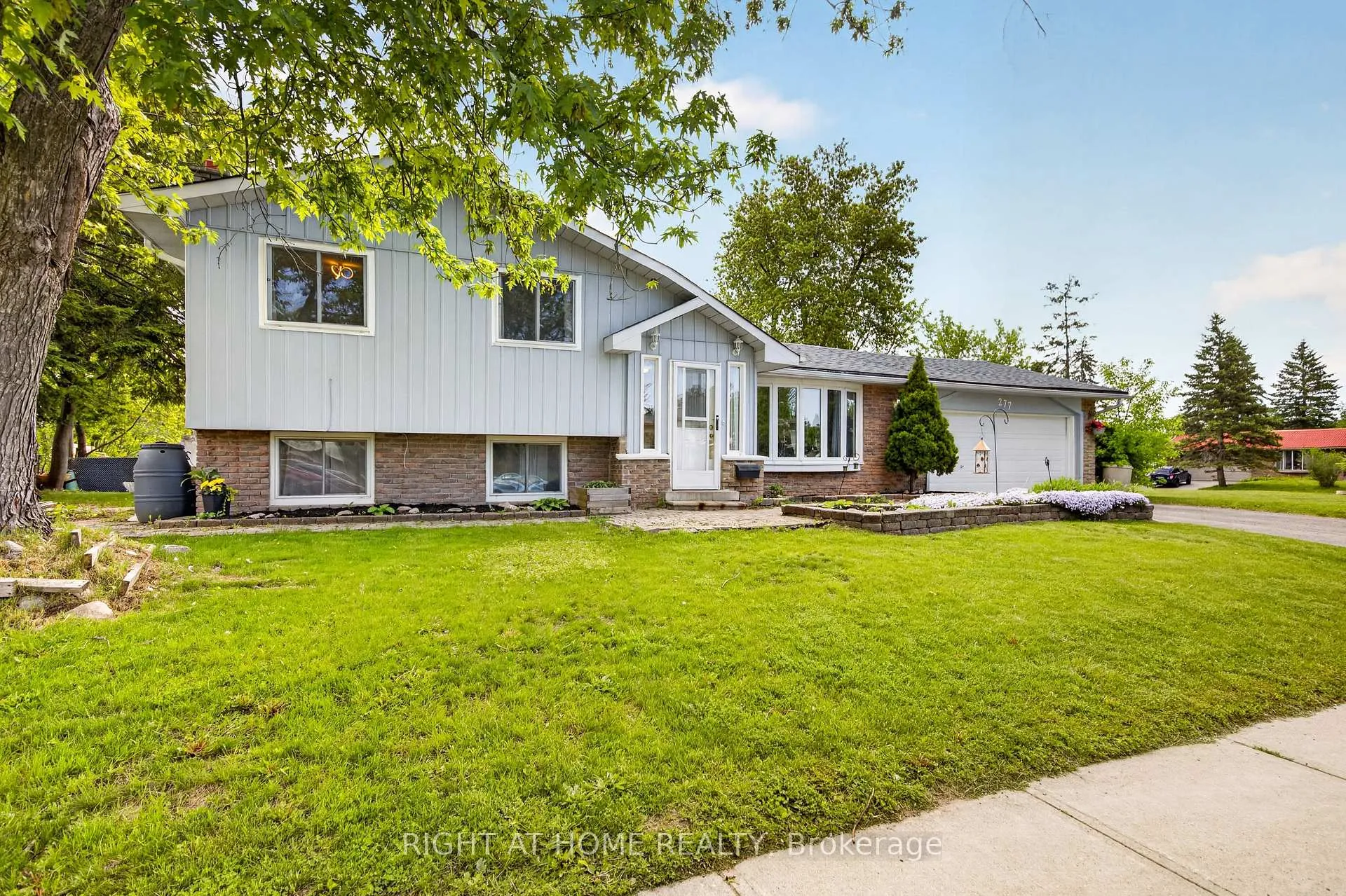 Photo 3 of 277 Pine Street, Barrie, Bayshore — HOMEH